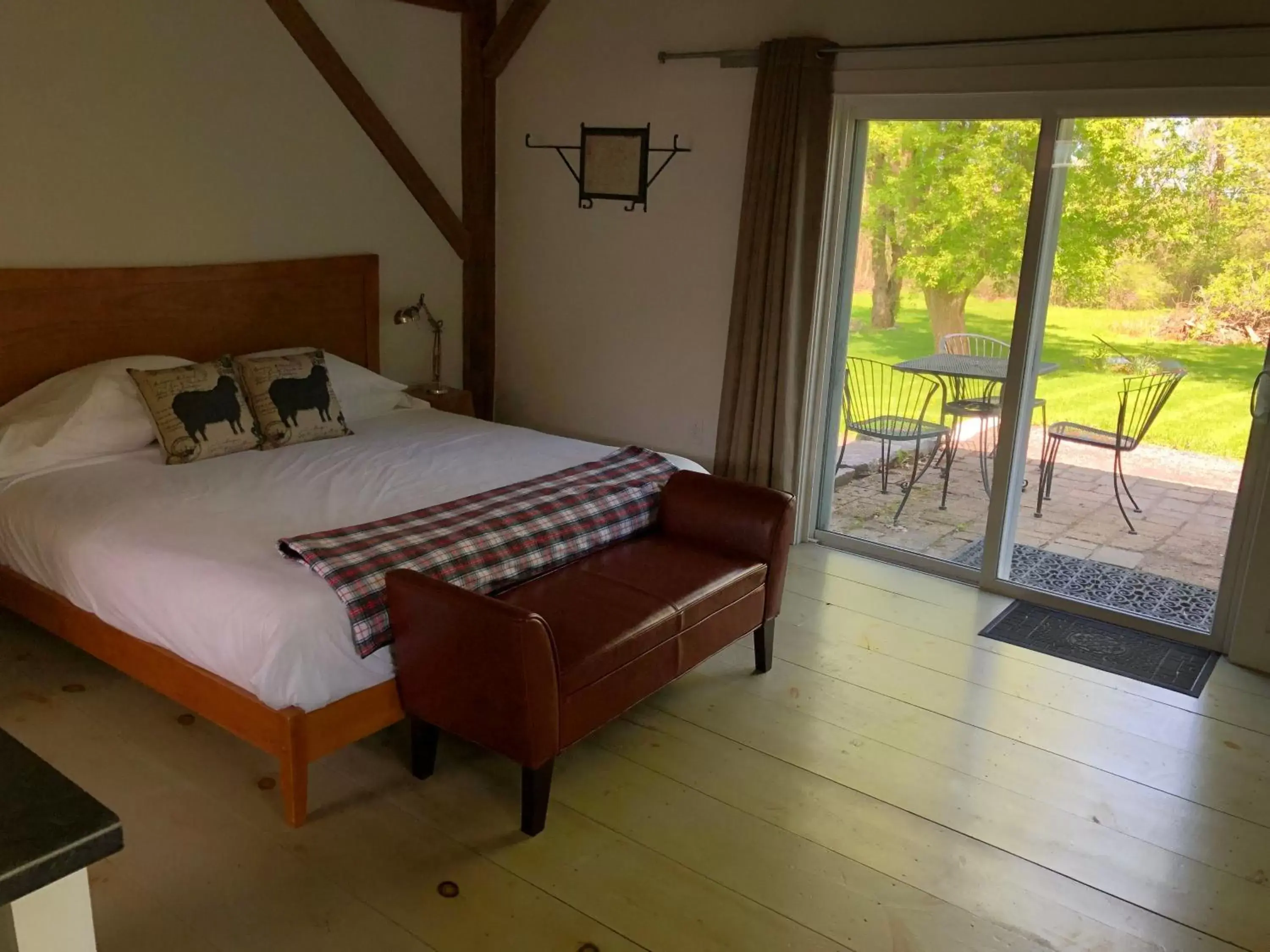 King Suite in Shoreham Inn Bed & Breakfast King Suite in Shoreham Inn Bed & Breakfast