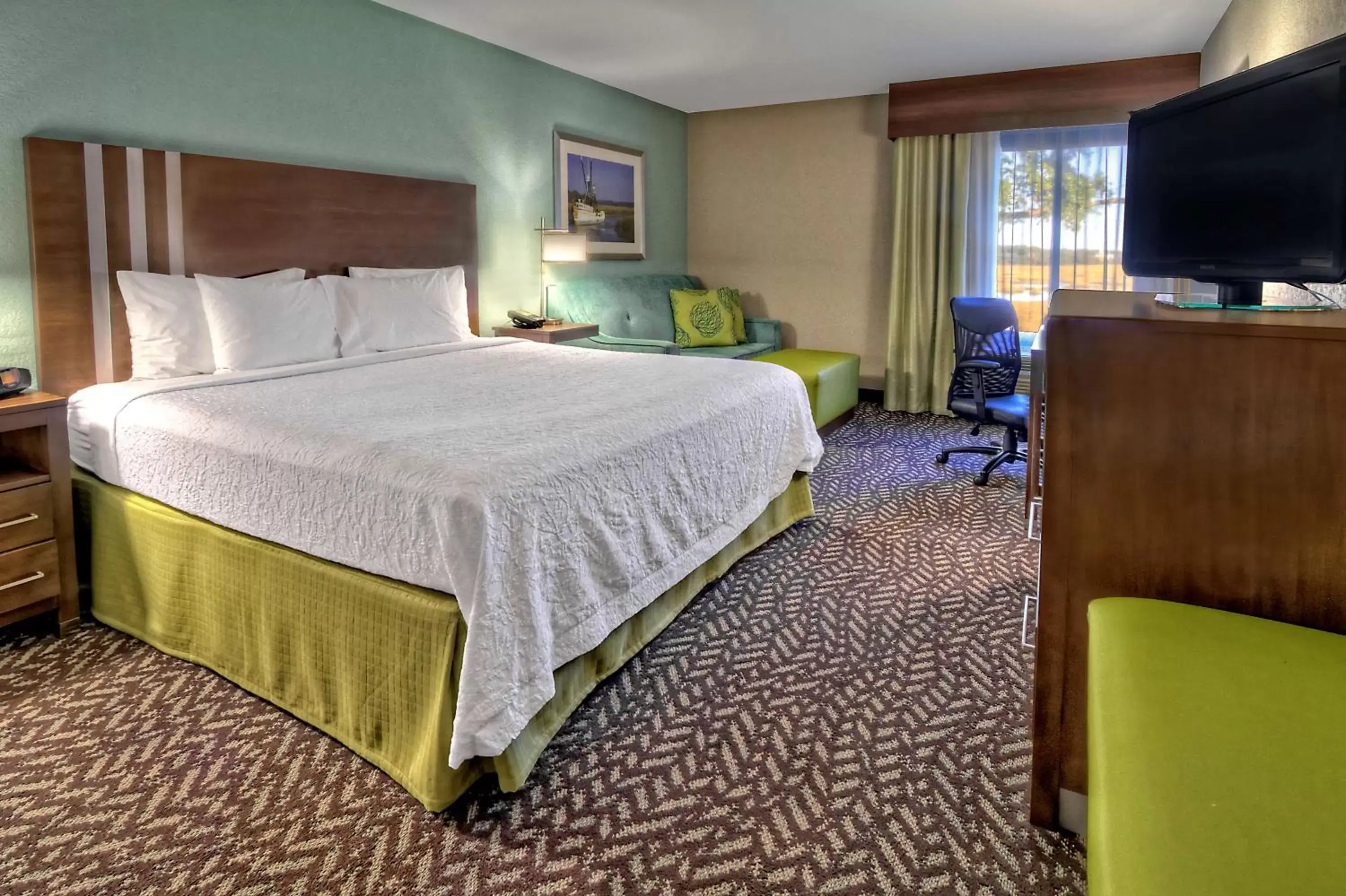 King Room with Sofa Bed - Non-Smoking in Hampton Inn Beaufort King Room with Sofa Bed - Non-Smoking in Hampton Inn Beaufort