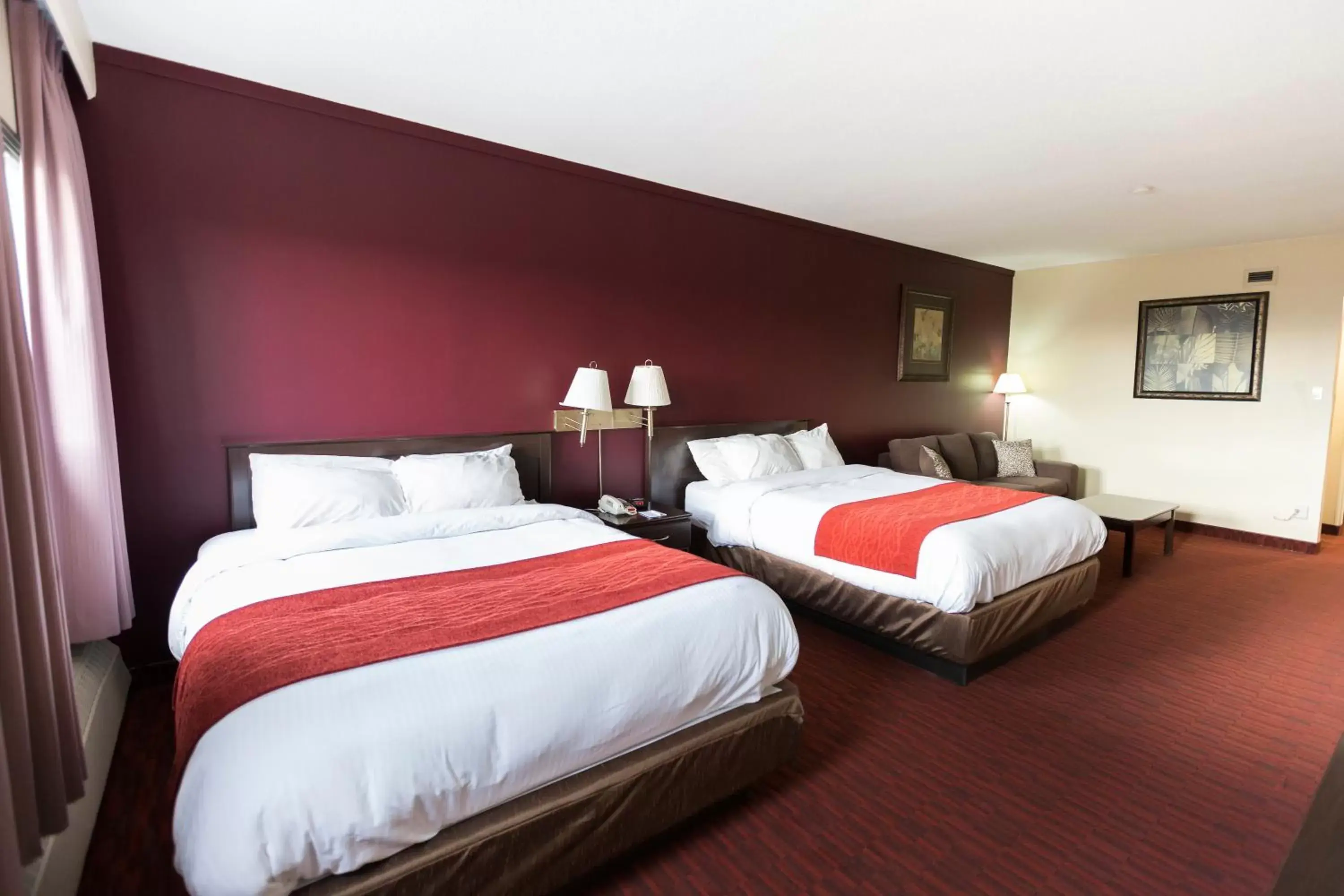 Queen Room with Two Queen Beds and Kitchenette in Argyll Plaza Hotel Queen Room with Two Queen Beds and Kitchenette in Argyll Plaza Hotel