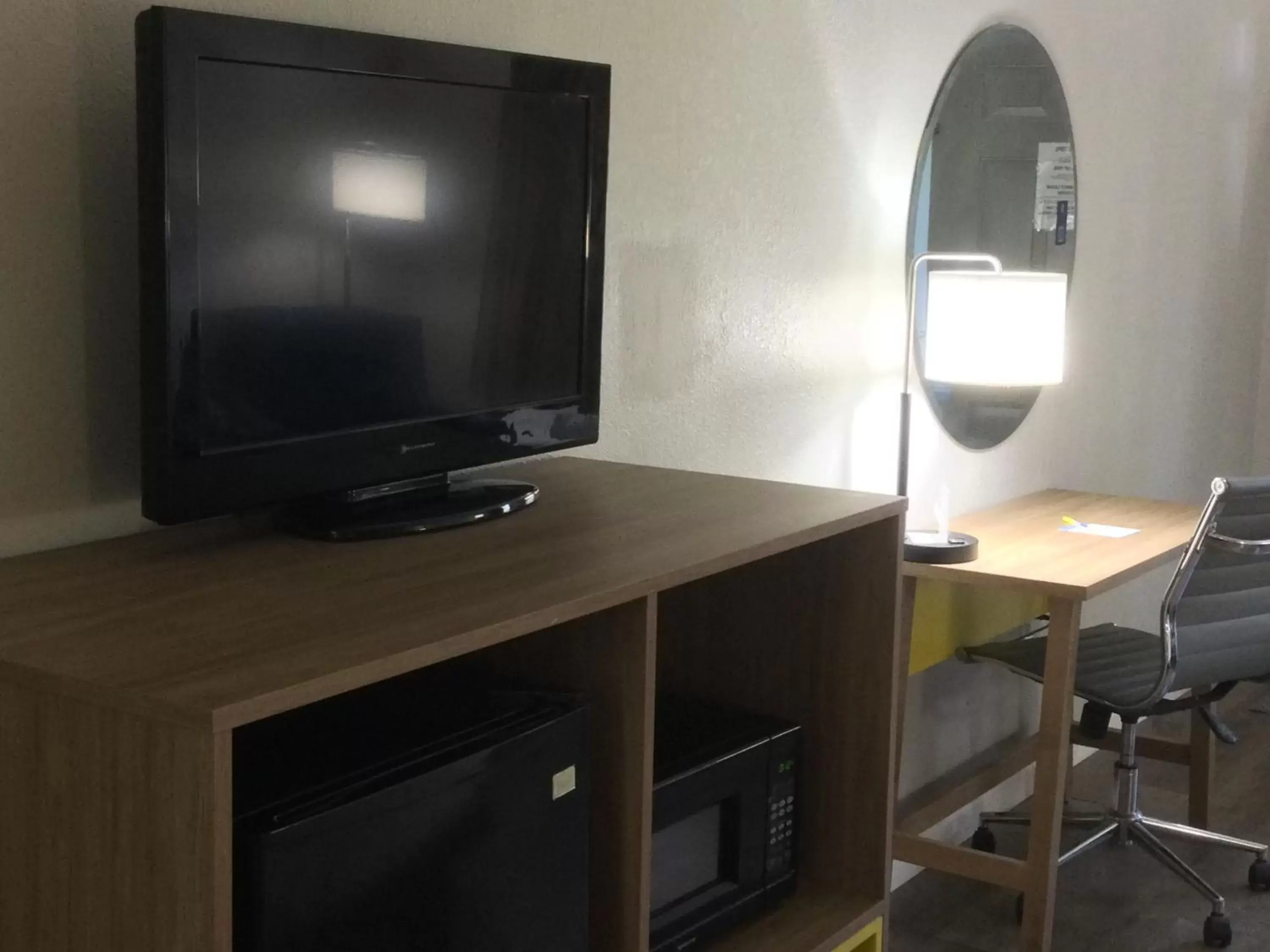 King Room - Non-Smoking in Days Inn by Wyndham Jackson King Room - Non-Smoking in Days Inn by Wyndham Jackson