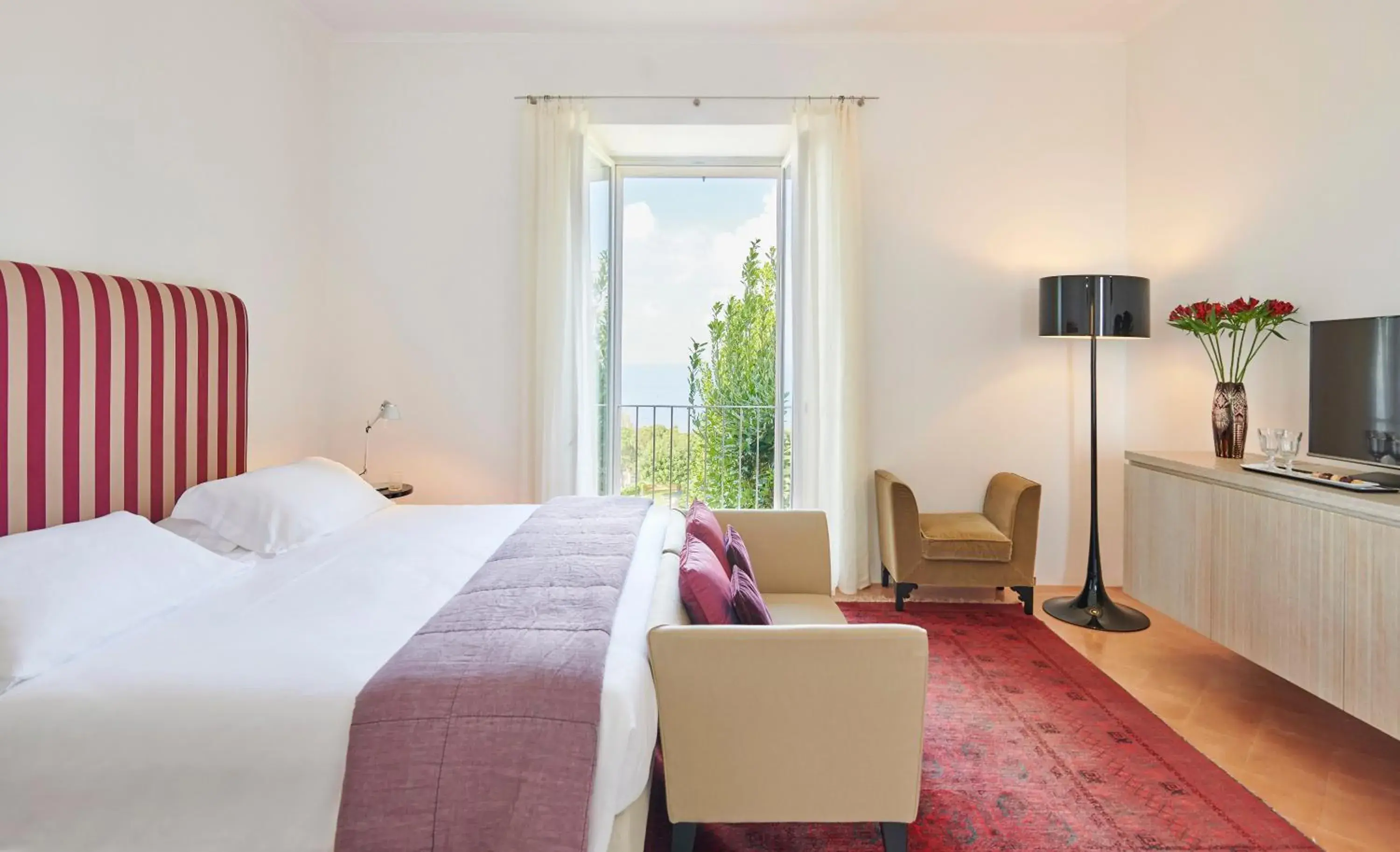 Deluxe Double Room in Villa Paola Deluxe Double Room in Villa Paola