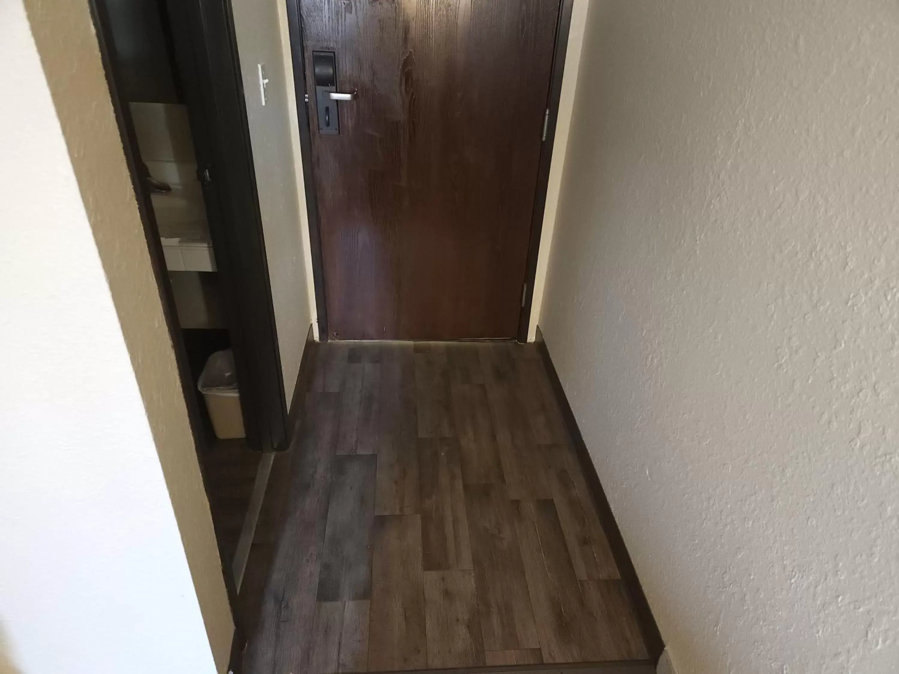 Queen Room in Bison Plains Lodge Queen Room in Bison Plains Lodge