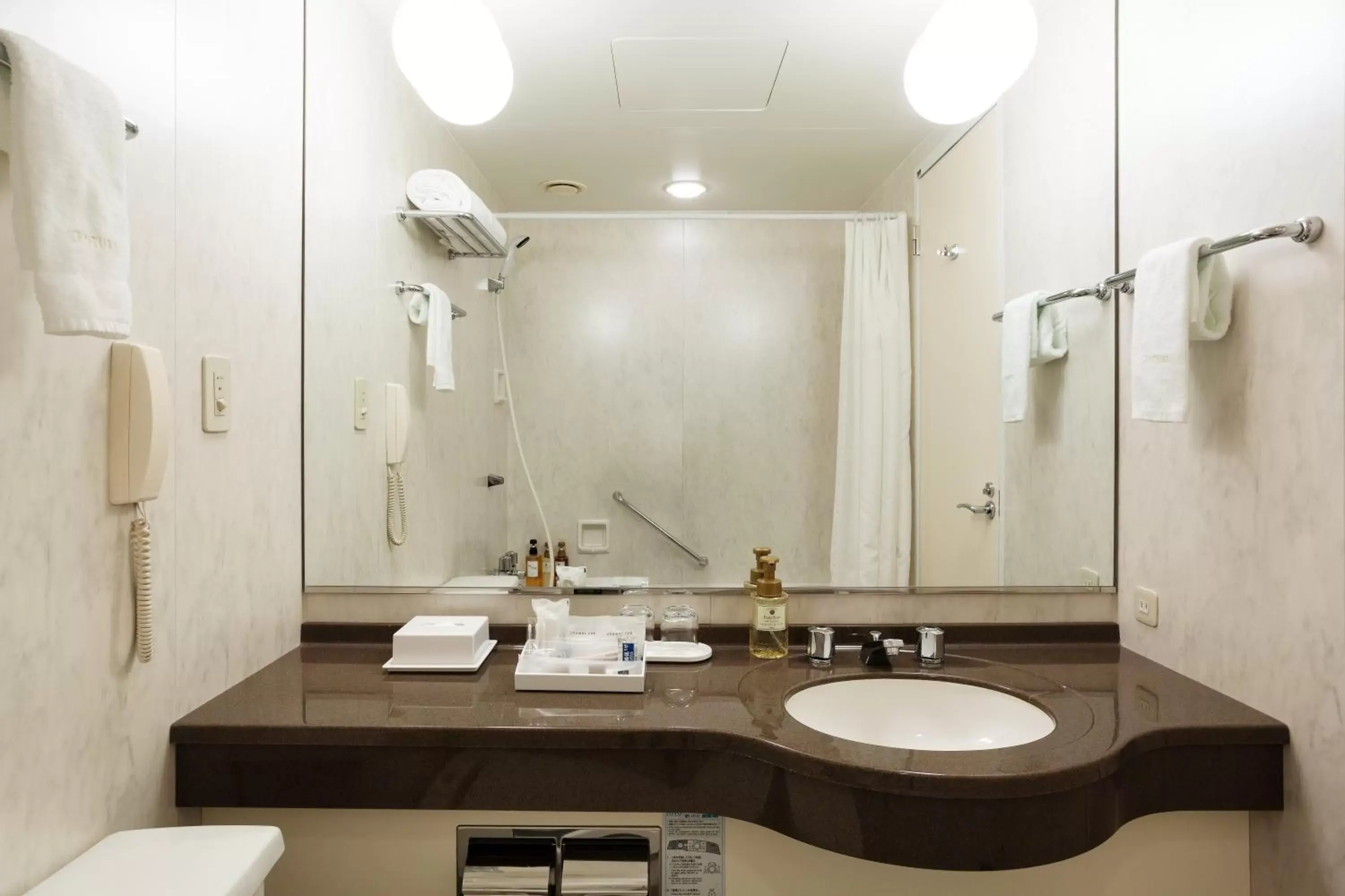 Business Twin Room - single occupancy - Non-Smoking in HOTEL GRAND HILLS SHIZUOKA Business Twin Room - single occupancy - Non-Smoking in HOTEL GRAND HILLS SHIZUOKA