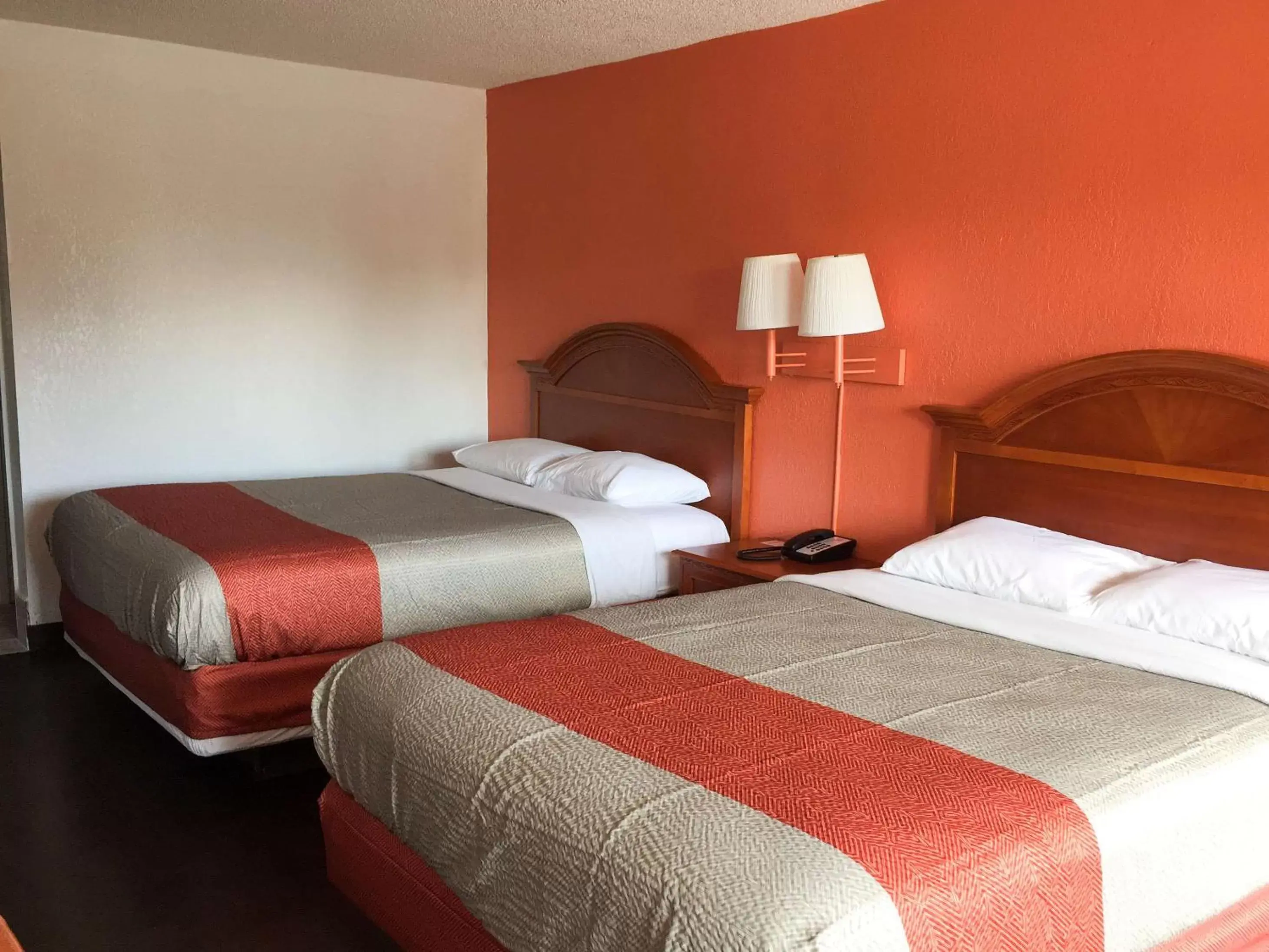 Deluxe Queen Room with Two Queen Beds - Non-Smoking in Motel 6-Montgomery, AL - Coliseum Deluxe Queen Room with Two Queen Beds - Non-Smoking in Motel 6-Montgomery, AL - Coliseum