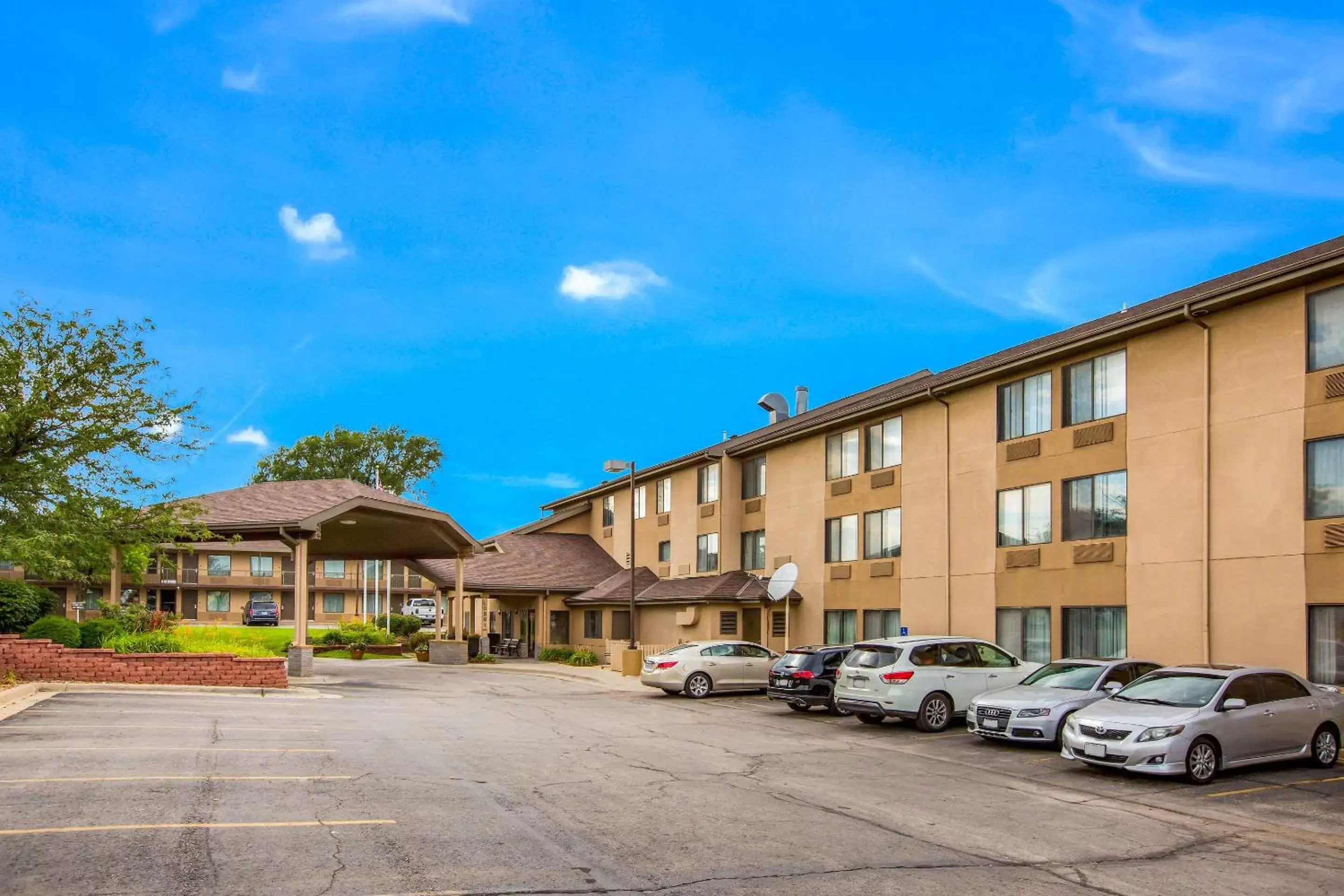 Quality Inn & Suites Lawrence - University Area Quality Inn & Suites Lawrence - University Area
