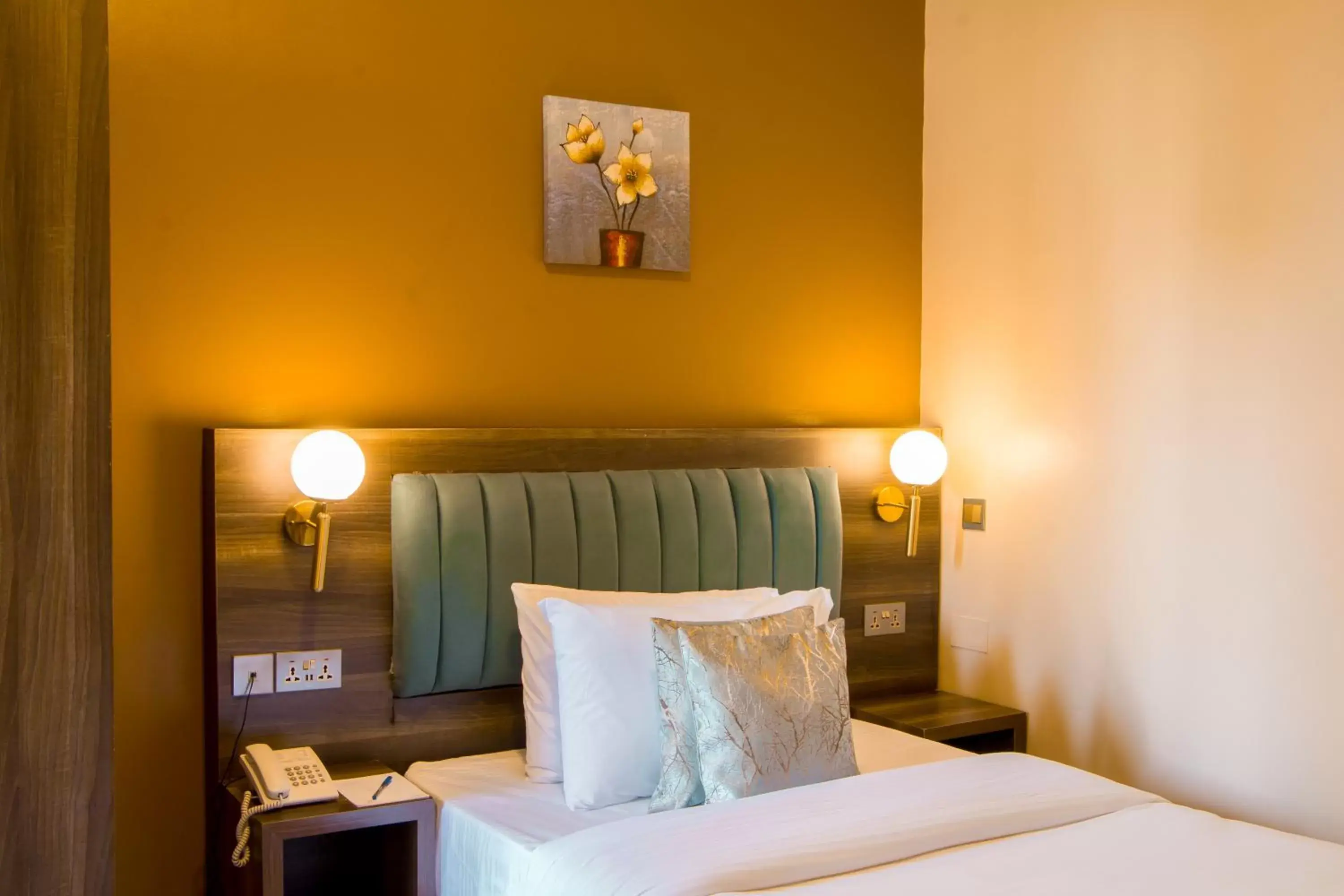 Single Room with Bathroom - single occupancy in Hotel Horizon Entebbe Single Room with Bathroom - single occupancy in Hotel Horizon Entebbe