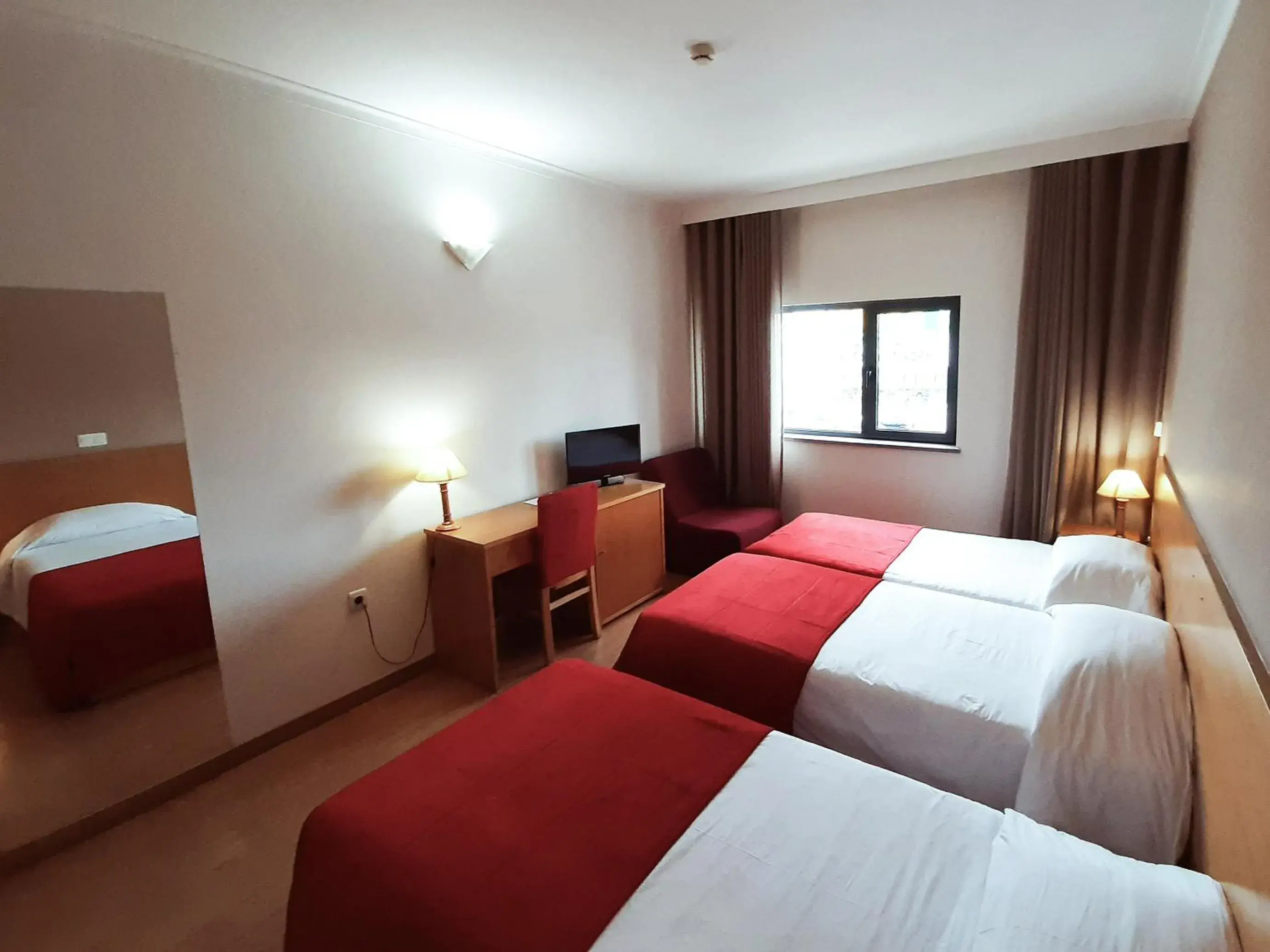 Twin Room with Extra Bed in Hotel Durao Twin Room with Extra Bed in Hotel Durao