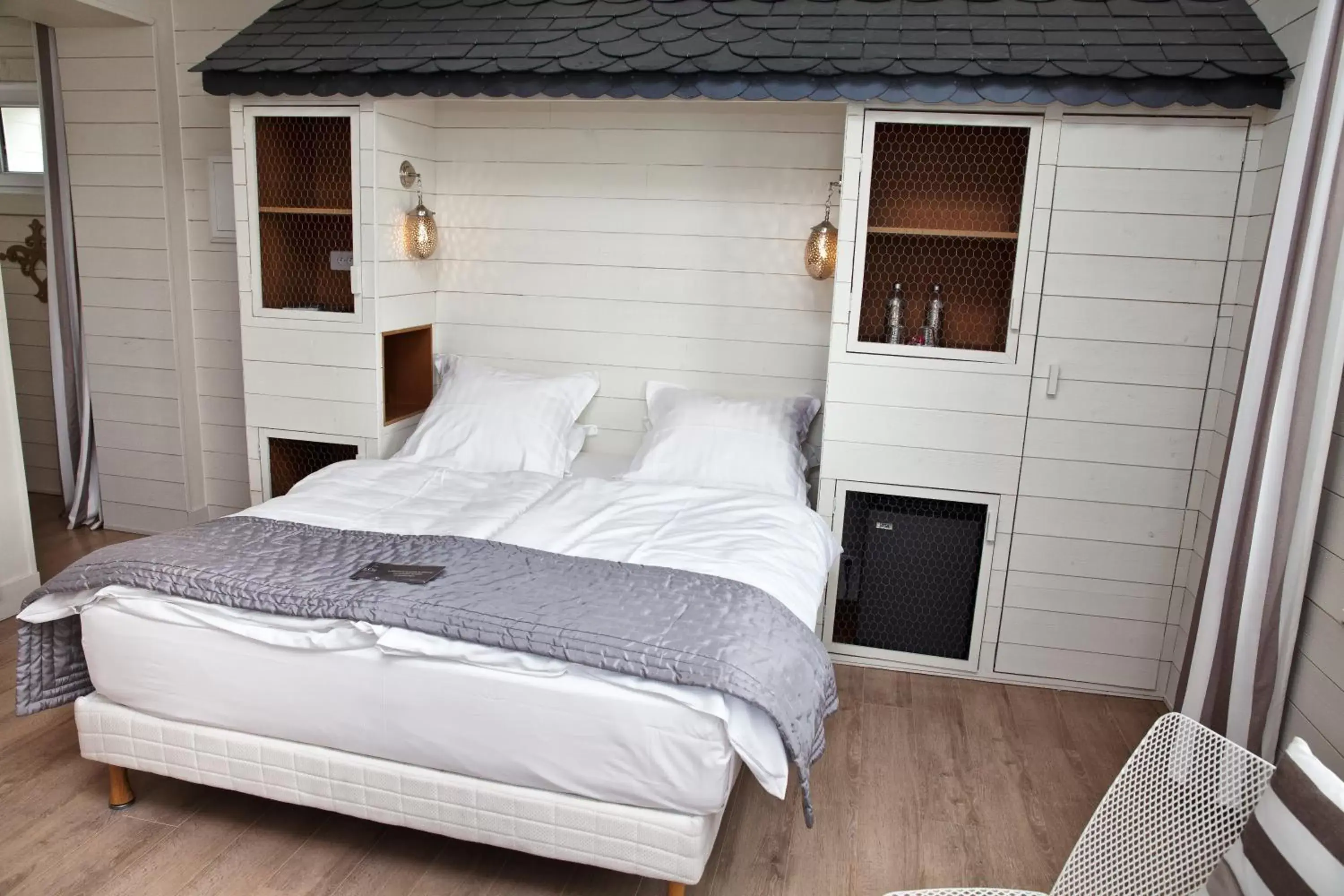 Deluxe King Room in The Originals Hôtel Le Cise Restaurant Chambres et Suites Deluxe King Room in The Originals Hôtel Le Cise Restaurant Chambres et Suites