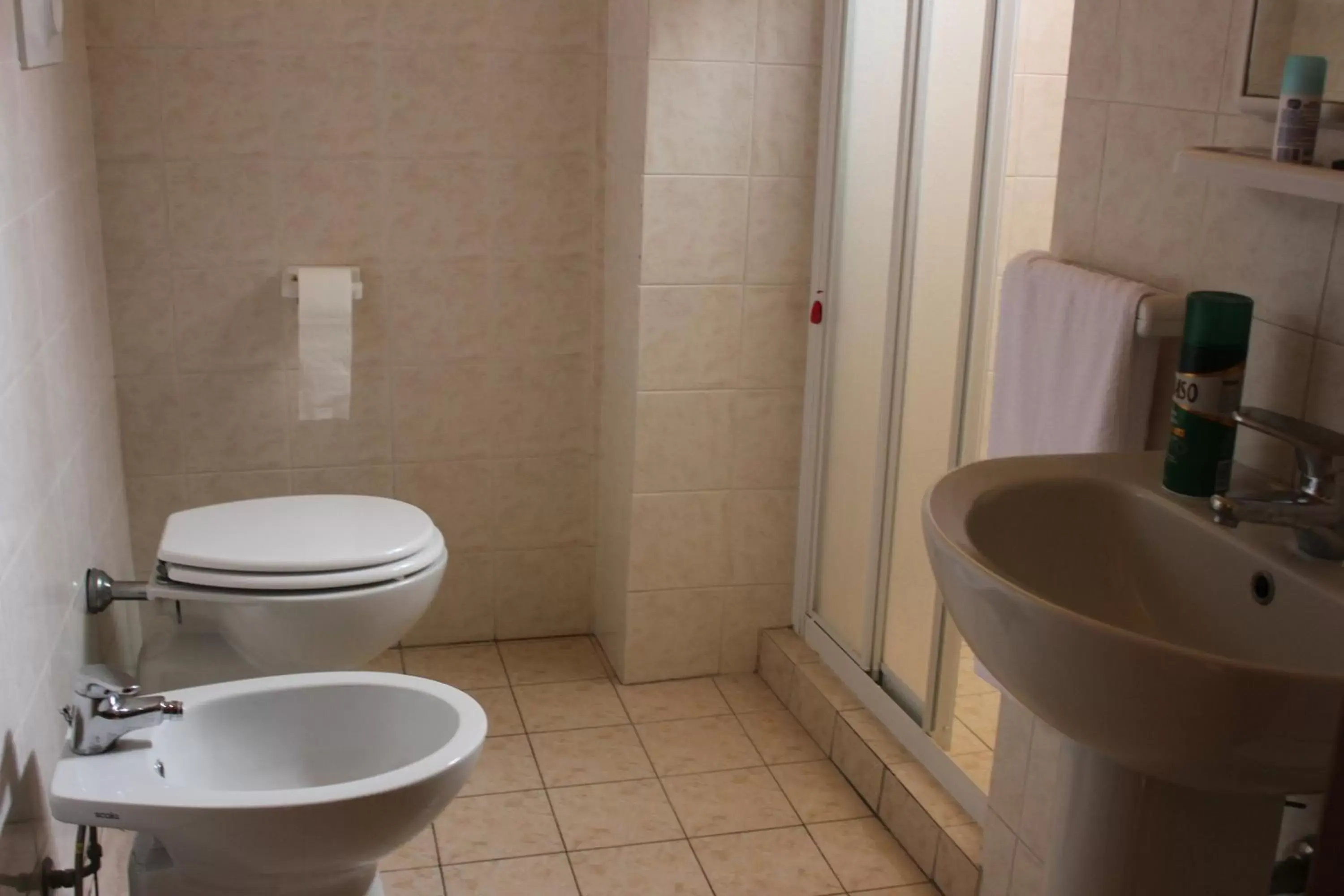 Quadruple Room in Hotel Legnano Quadruple Room in Hotel Legnano