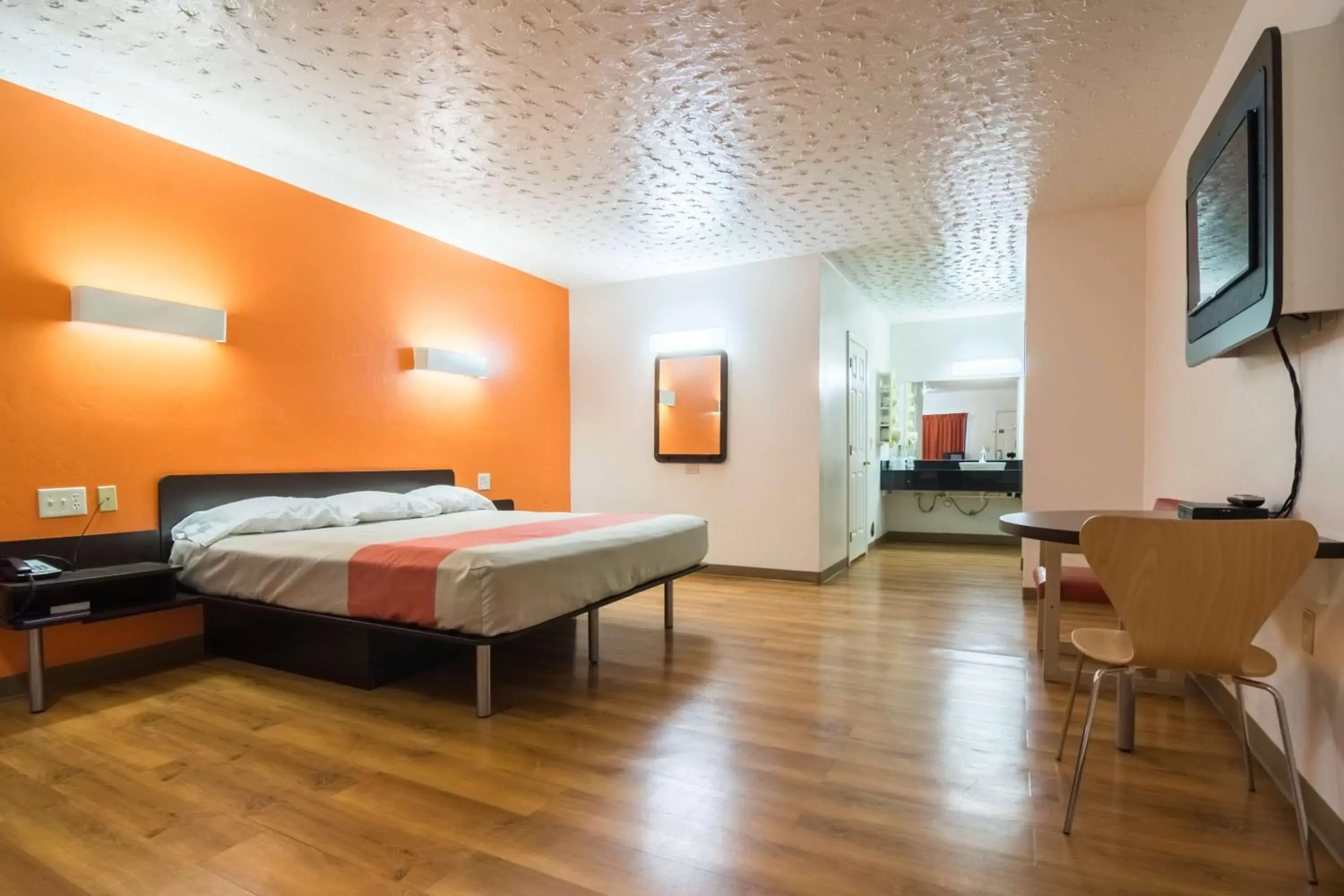 King Room - Disability Access - Non-Smoking in Motel 6-Globe, AZ King Room - Disability Access - Non-Smoking in Motel 6-Globe, AZ