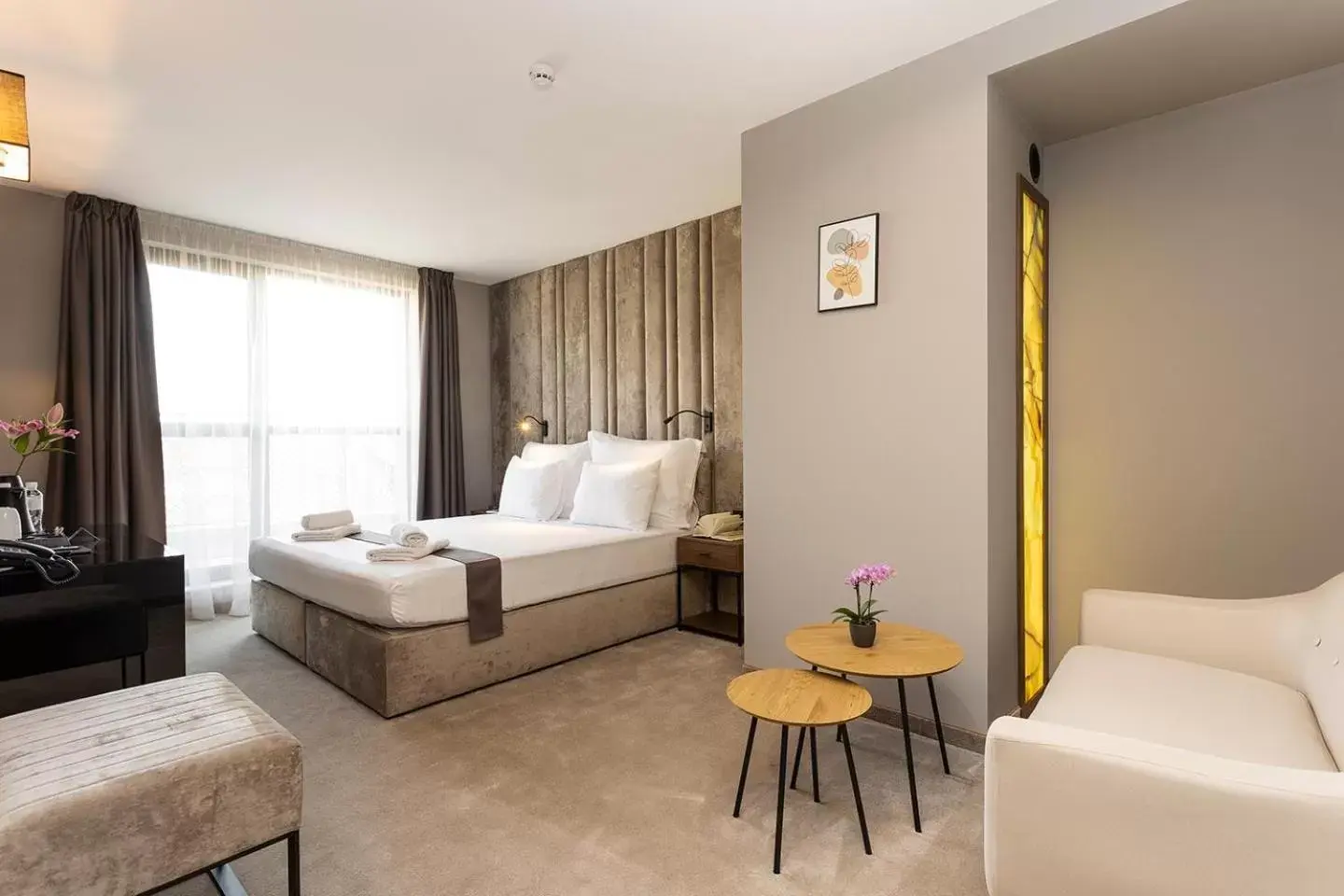 Deluxe Double or Twin Room in Abrazo Sofia Hotel by HMG Deluxe Double or Twin Room in Abrazo Sofia Hotel by HMG