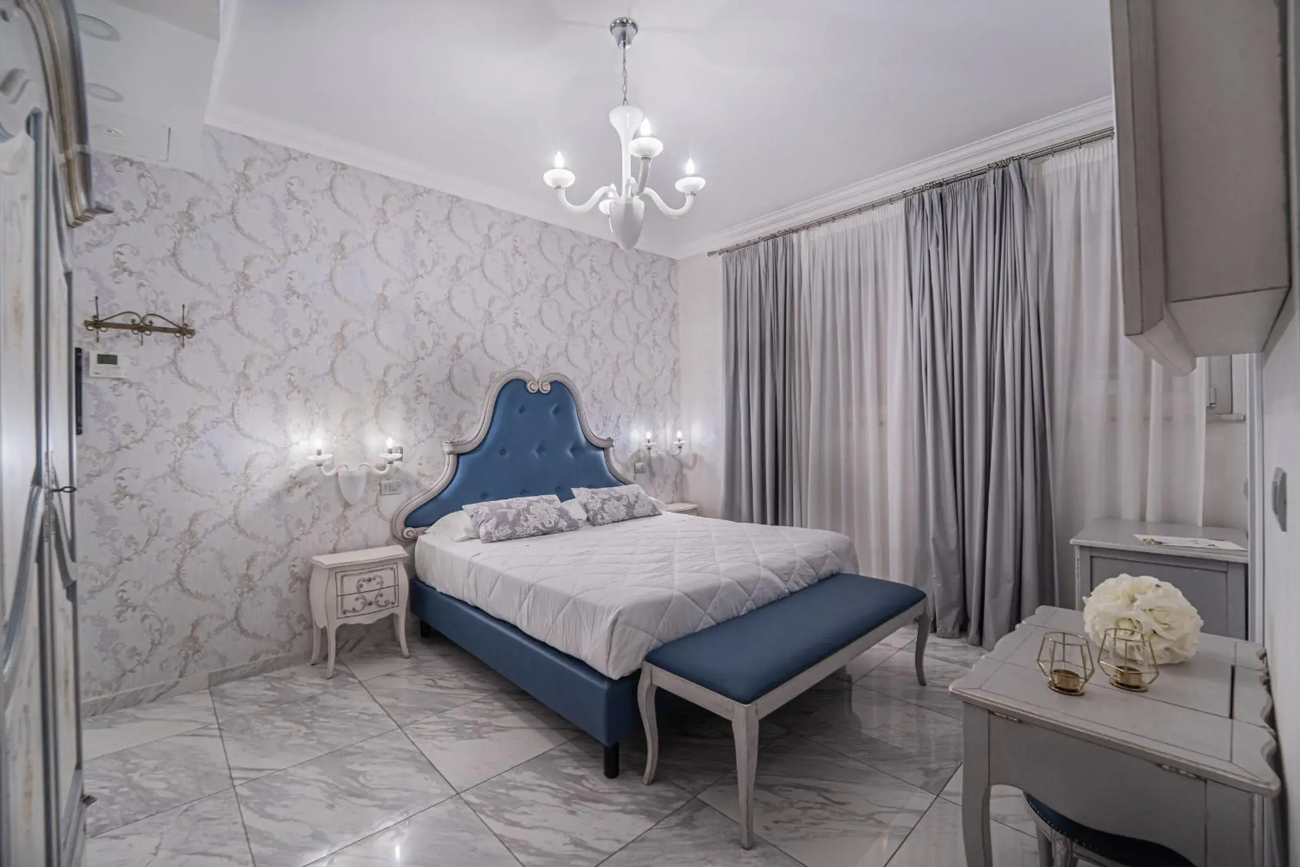 Standard Triple Room in Hotel Colomba D'Oro Standard Triple Room in Hotel Colomba D'Oro