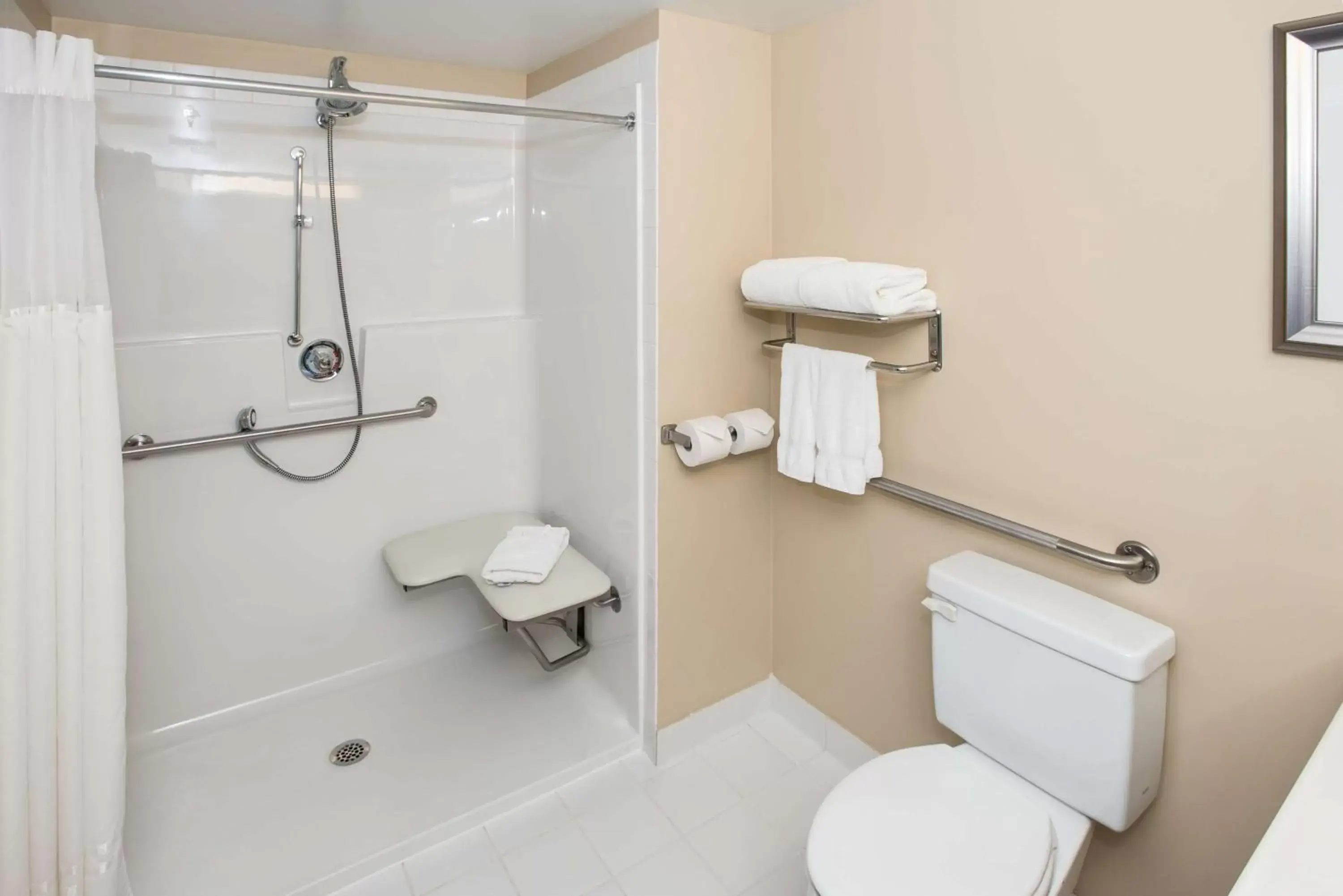 Queen Room with Roll-In Shower - Disability Access in Best Western Plus Winnipeg Airport Hotel Queen Room with Roll-In Shower - Disability Access in Best Western Plus Winnipeg Airport Hotel