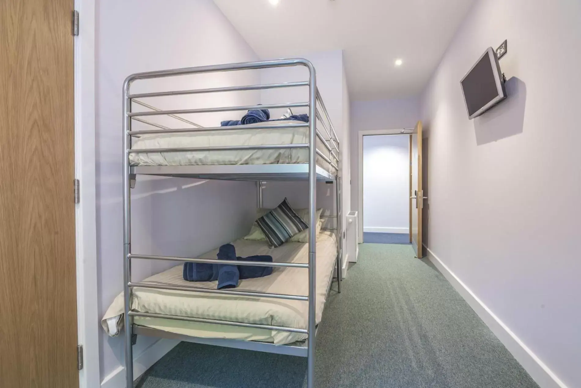 Budget Double Room in No 3 Ocean Cabins Disabled Room - Saundersfoot Harbour - Saundersfoot Budget Double Room in No 3 Ocean Cabins Disabled Room - Saundersfoot Harbour - Saundersfoot