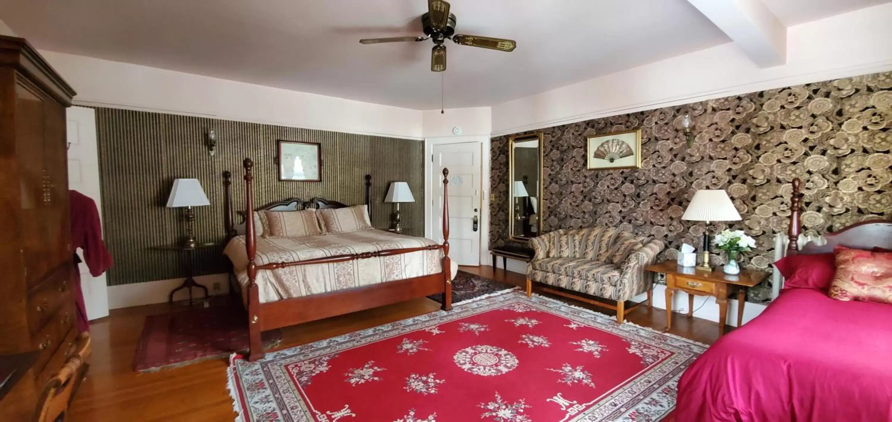 Triple Room with Bath in Saravilla Bed & Breakfast Triple Room with Bath in Saravilla Bed & Breakfast