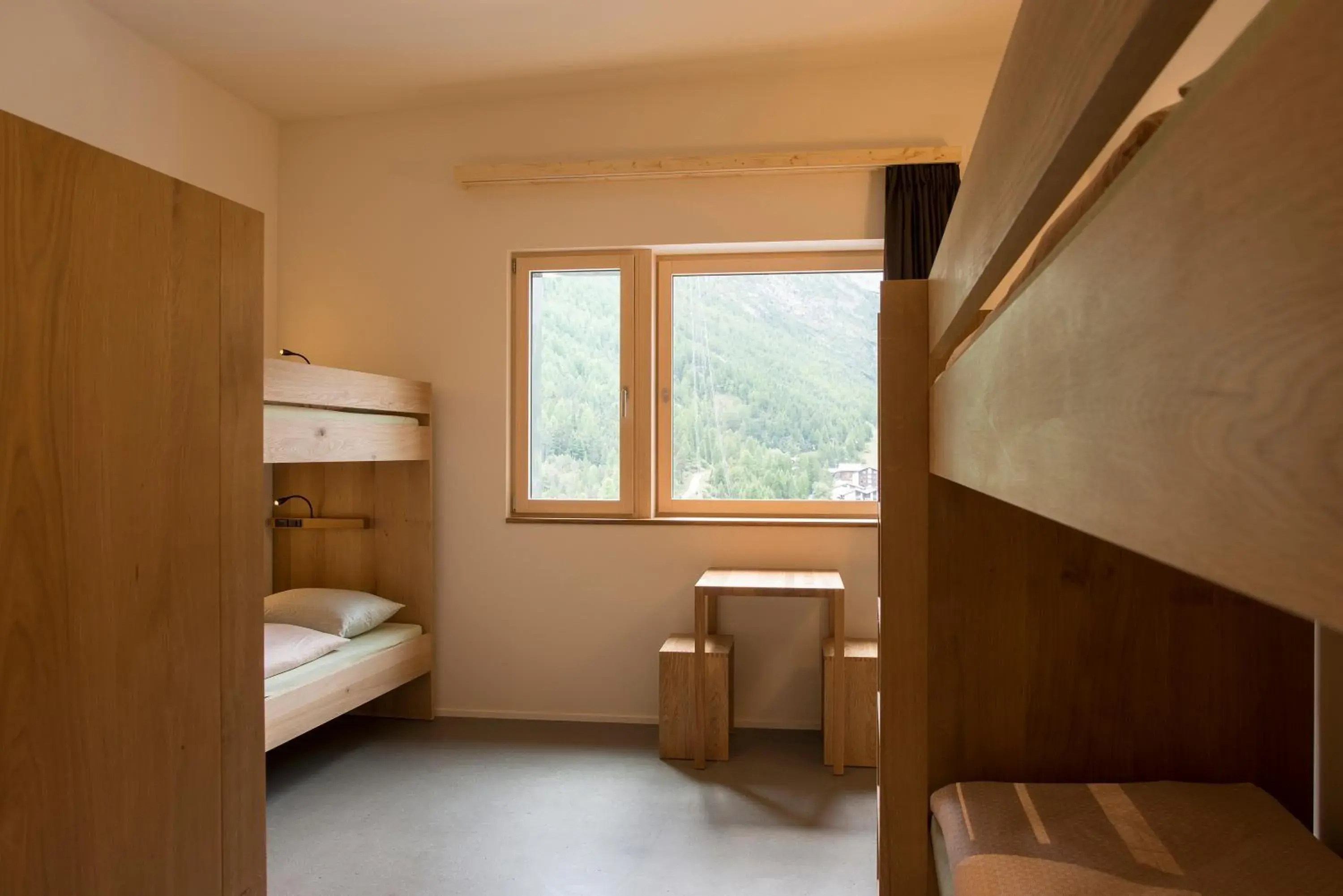 Bed in 6-Bed Mixed Dormitory Room - incl. Pool Access in Saas-Fee wellnesshostel4000 Bed in 6-Bed Mixed Dormitory Room - incl. Pool Access in Saas-Fee wellnesshostel4000