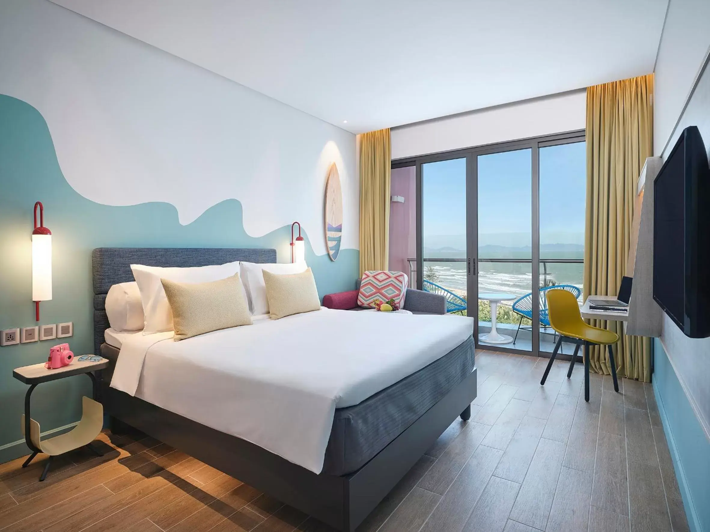 Premium Queen Room with Balcony and Sea View in ibis Styles Vung Tau Premium Queen Room with Balcony and Sea View in ibis Styles Vung Tau