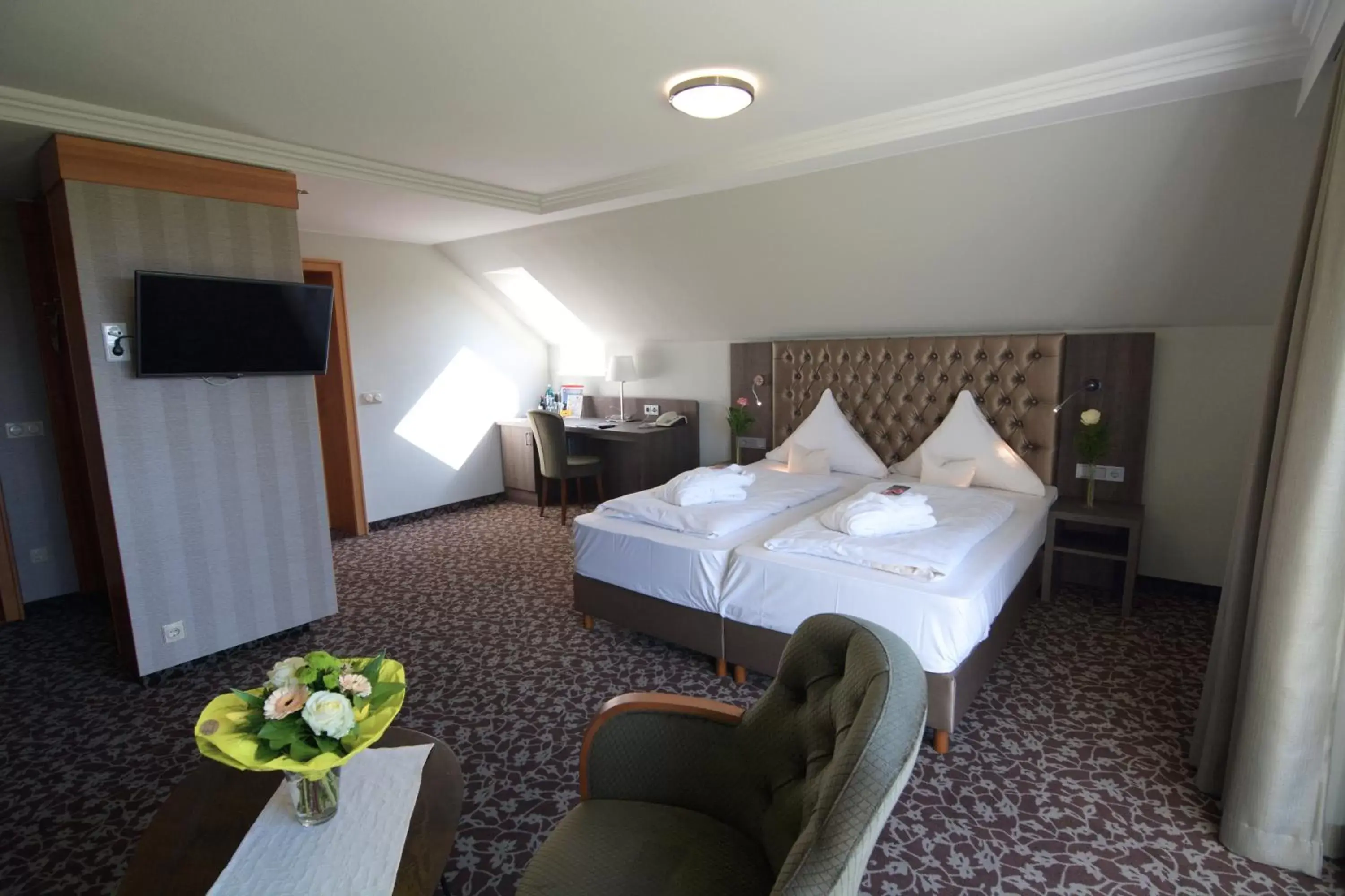 Deluxe Double Room (2 Adults + 1 Child) in Berghotel Hoher Knochen - Ruhe & Natur Deluxe Double Room (2 Adults + 1 Child) in Berghotel Hoher Knochen - Ruhe & Natur
