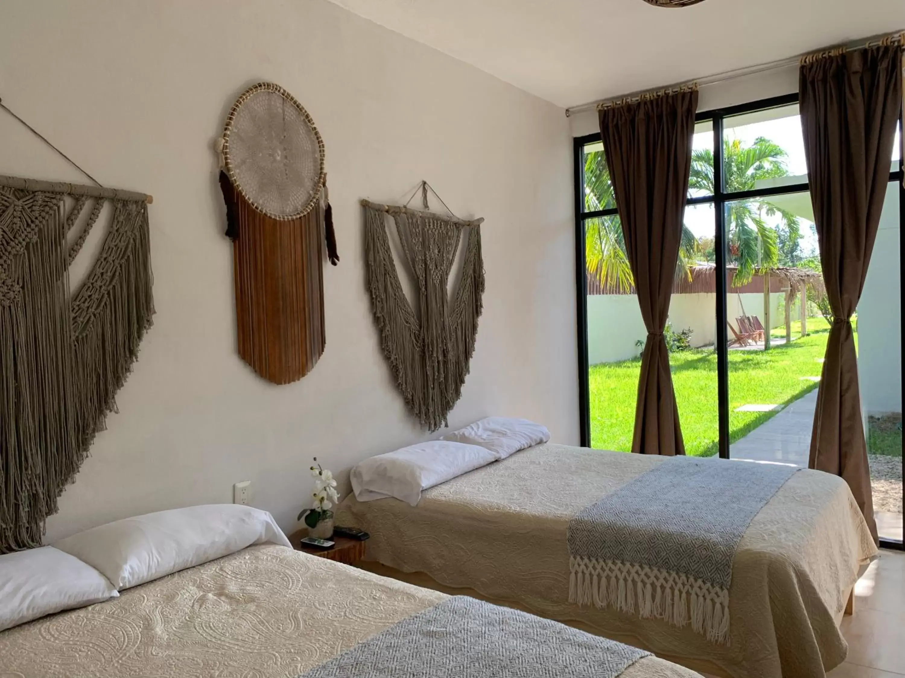 Quadruple Room with Private Bathroom in Casa Delia Hotel Downtown Quadruple Room with Private Bathroom in Casa Delia Hotel Downtown