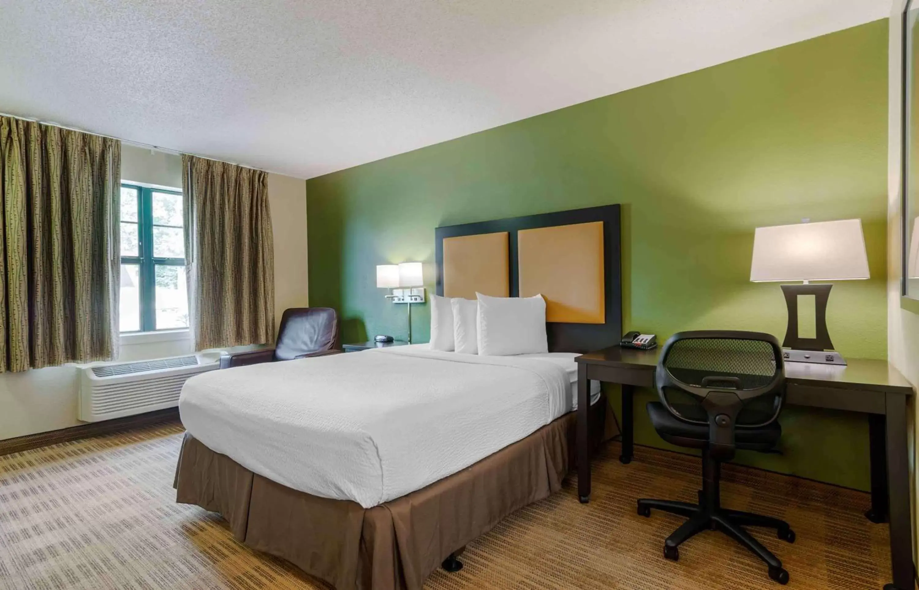 Queen studio with 1 Queen Bed - Disability Access/Non-Smoking in Extended Stay America Select Suites - Atlanta - Marietta - Windy Hill Queen studio with 1 Queen Bed - Disability Access/Non-Smoking in Extended Stay America Select Suites - Atlanta - Marietta - Windy Hill