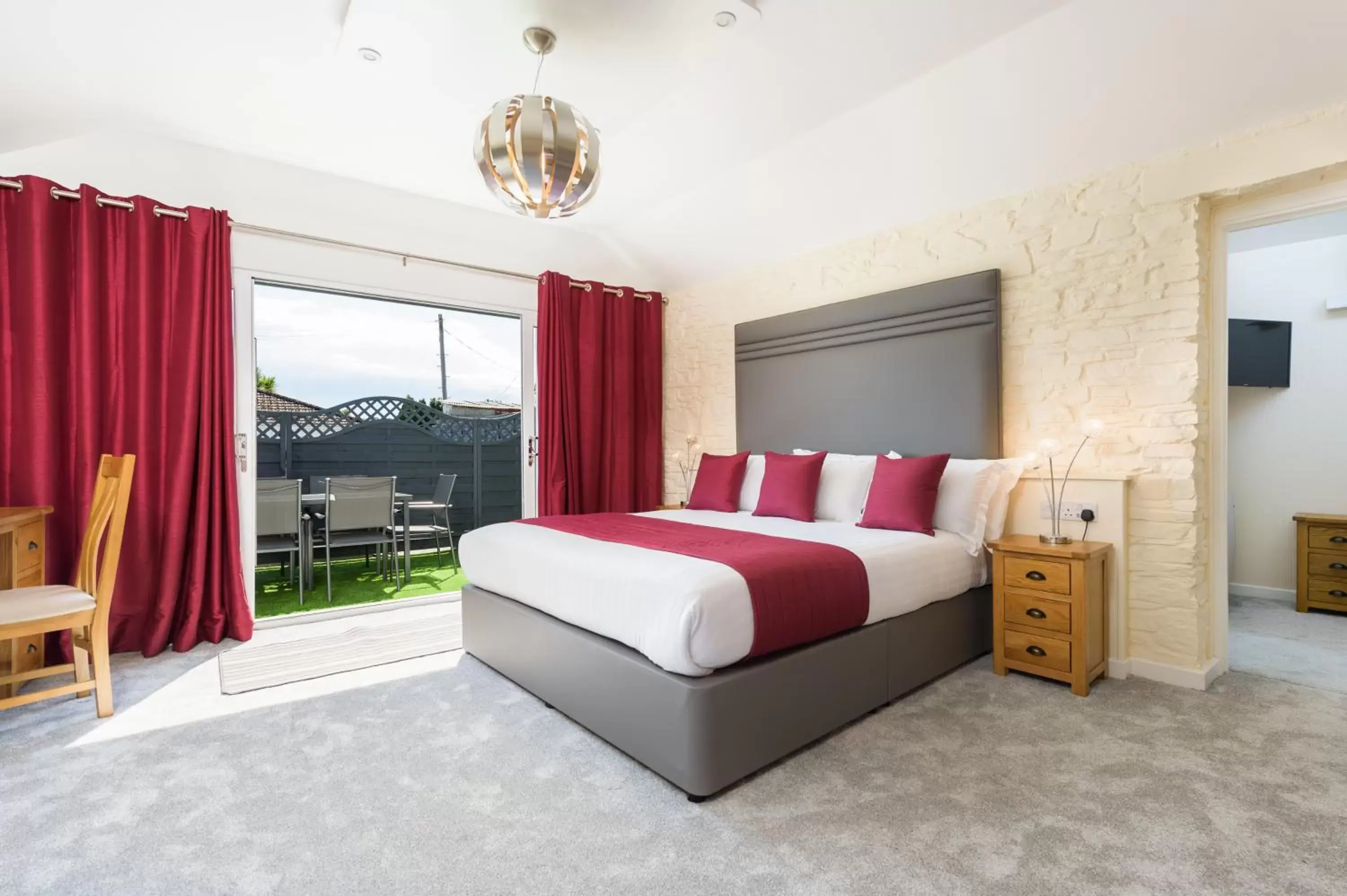 Two-Bedroom Suite With Terrace in Best Western Fowey Valley Two-Bedroom Suite With Terrace in Best Western Fowey Valley