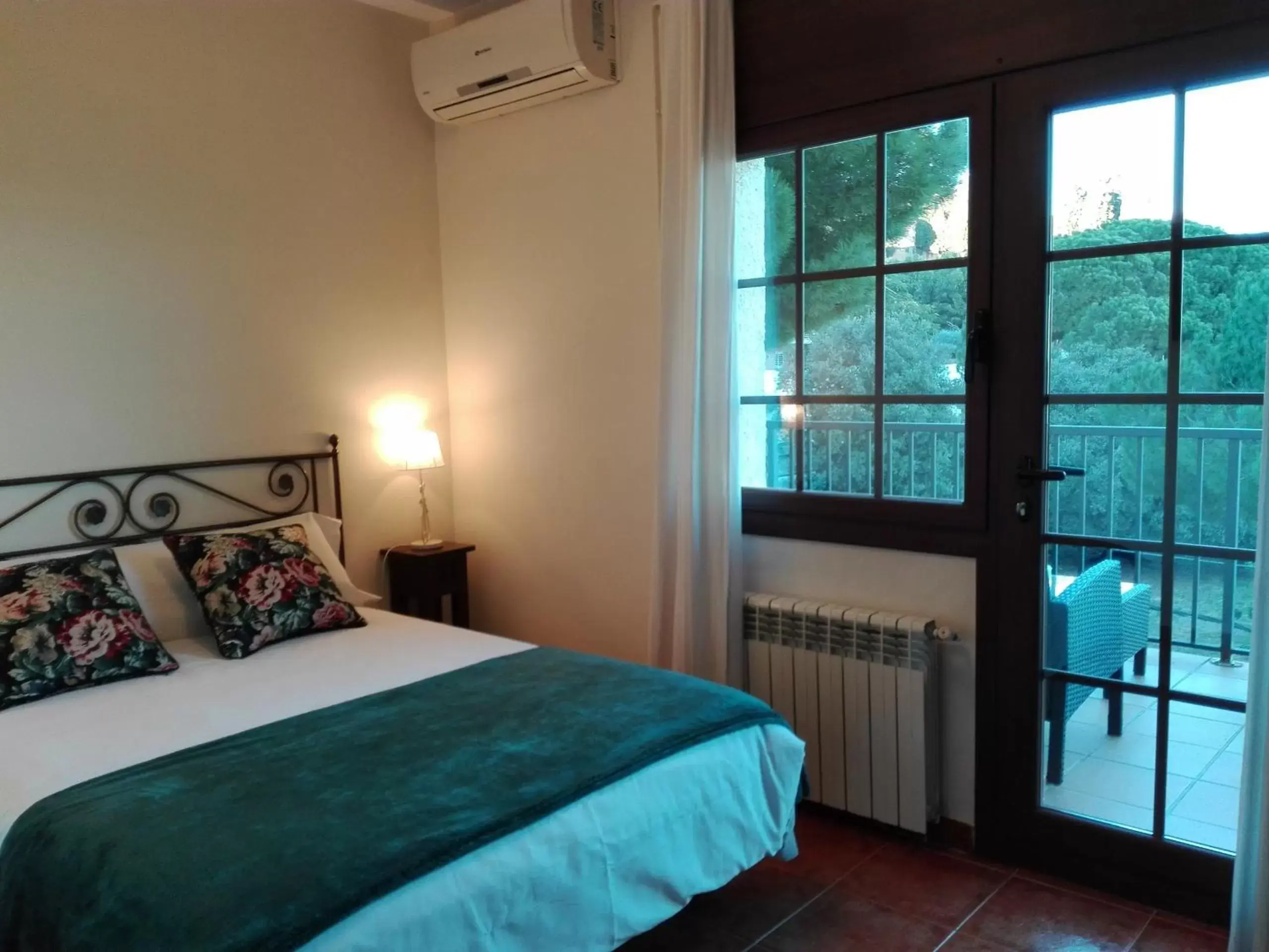 Triple Room with Private Bathroom in Cal Music B&B Triple Room with Private Bathroom in Cal Music B&B