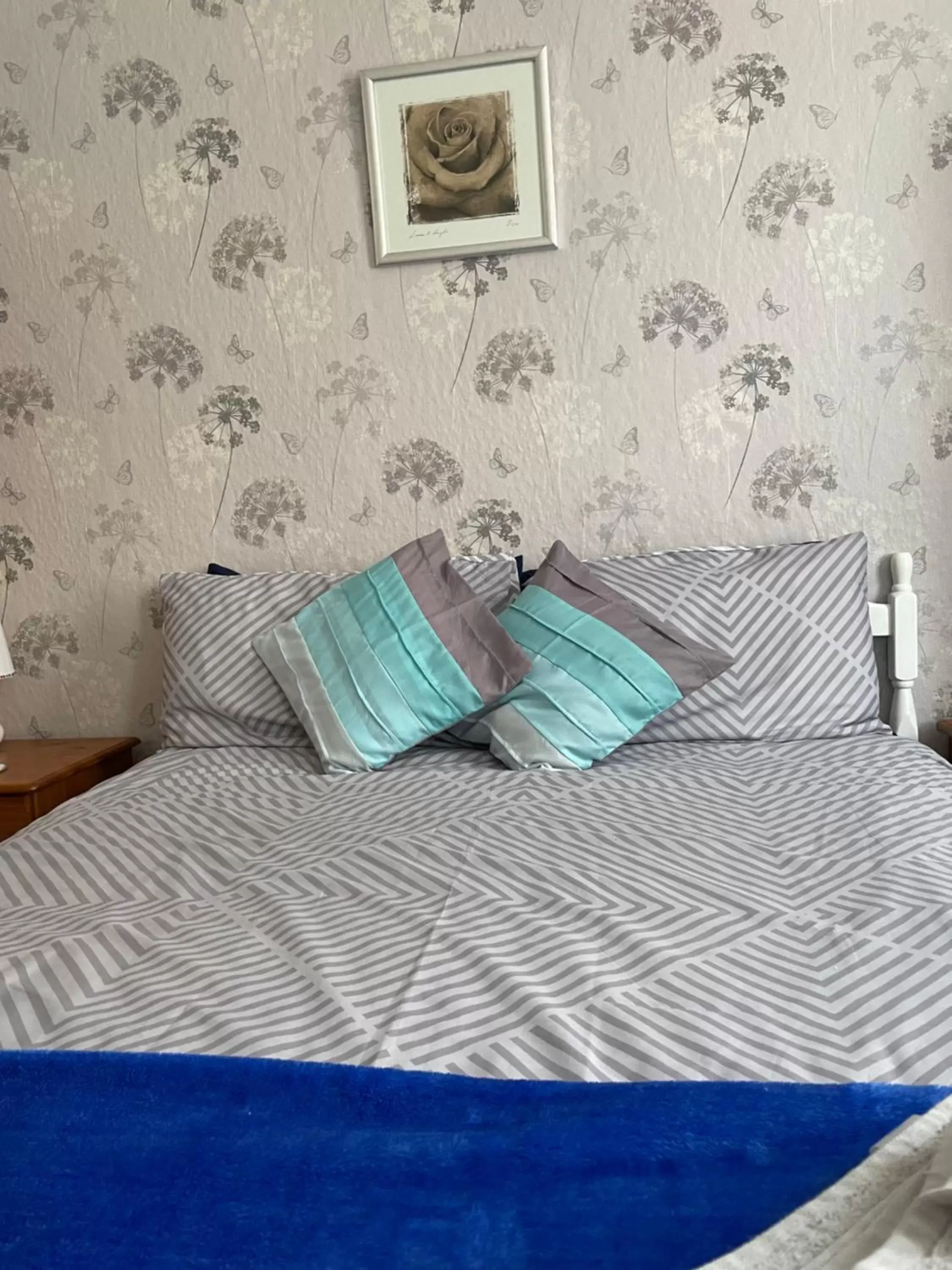 Double Room with Shared Bathroom in Whiteways Guest House Double Room with Shared Bathroom in Whiteways Guest House