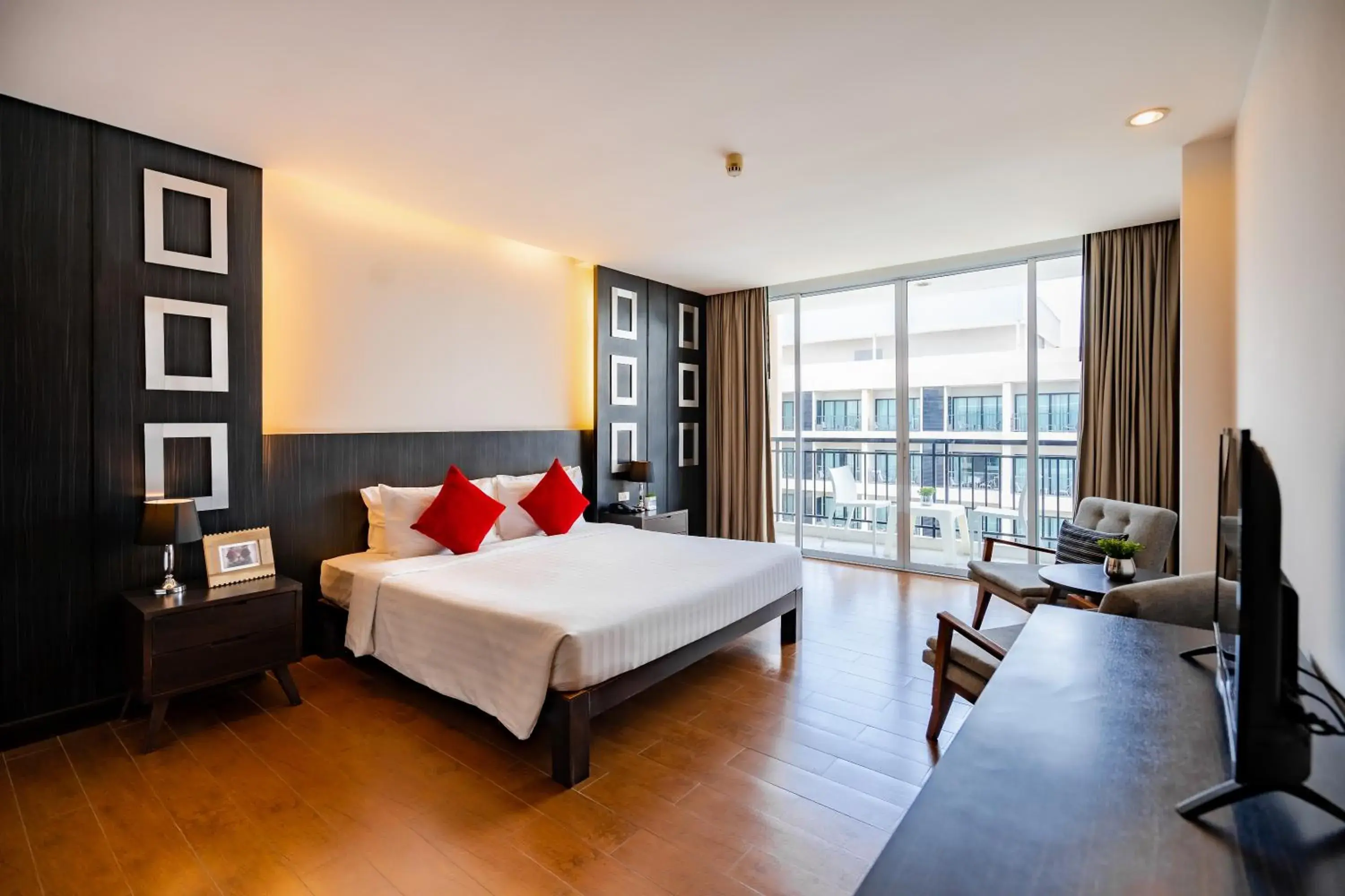 Deluxe City View King Room in Hotel J Pattaya Deluxe City View King Room in Hotel J Pattaya