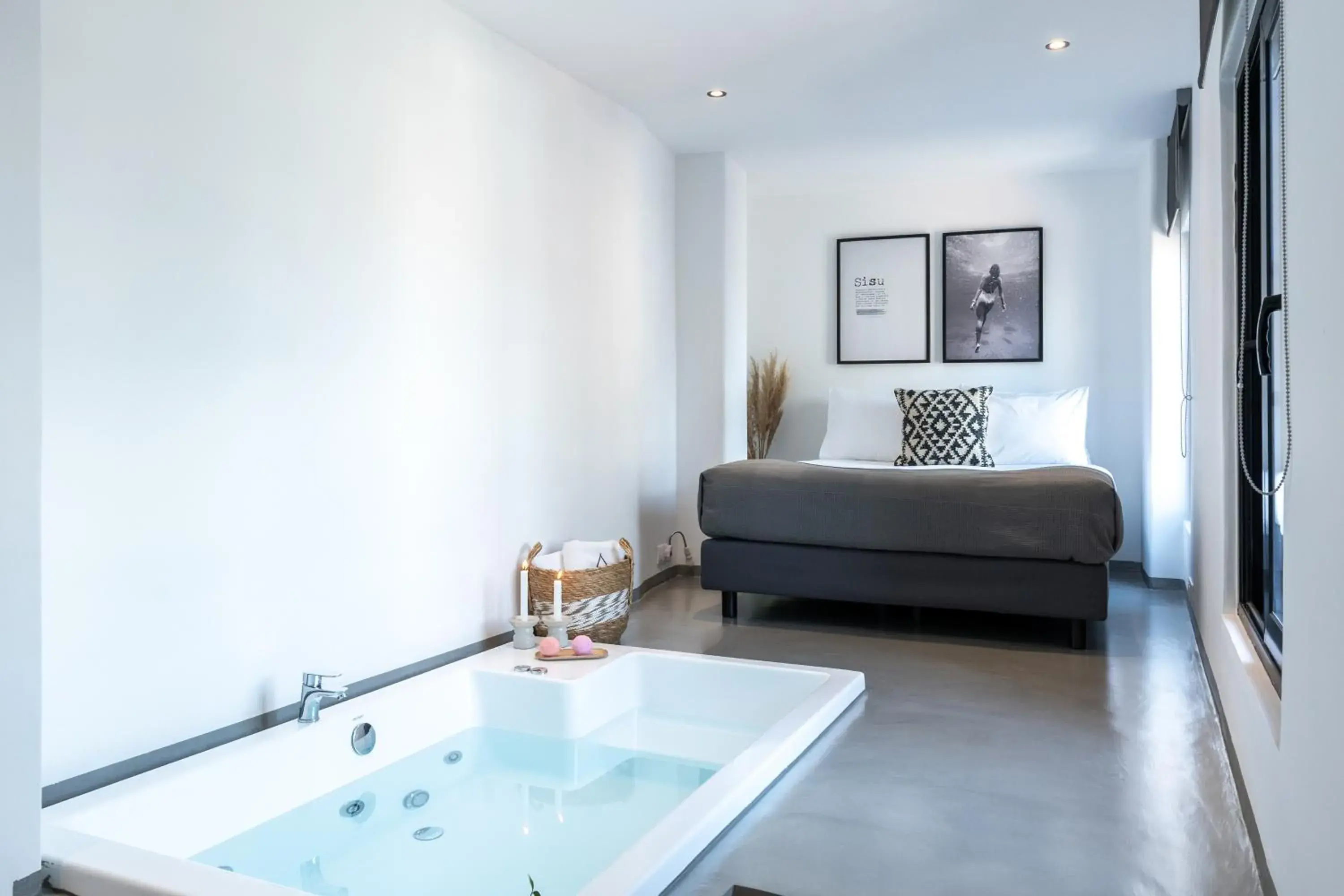 Double Room with Hot Tub in Melo Athens Double Room with Hot Tub in Melo Athens