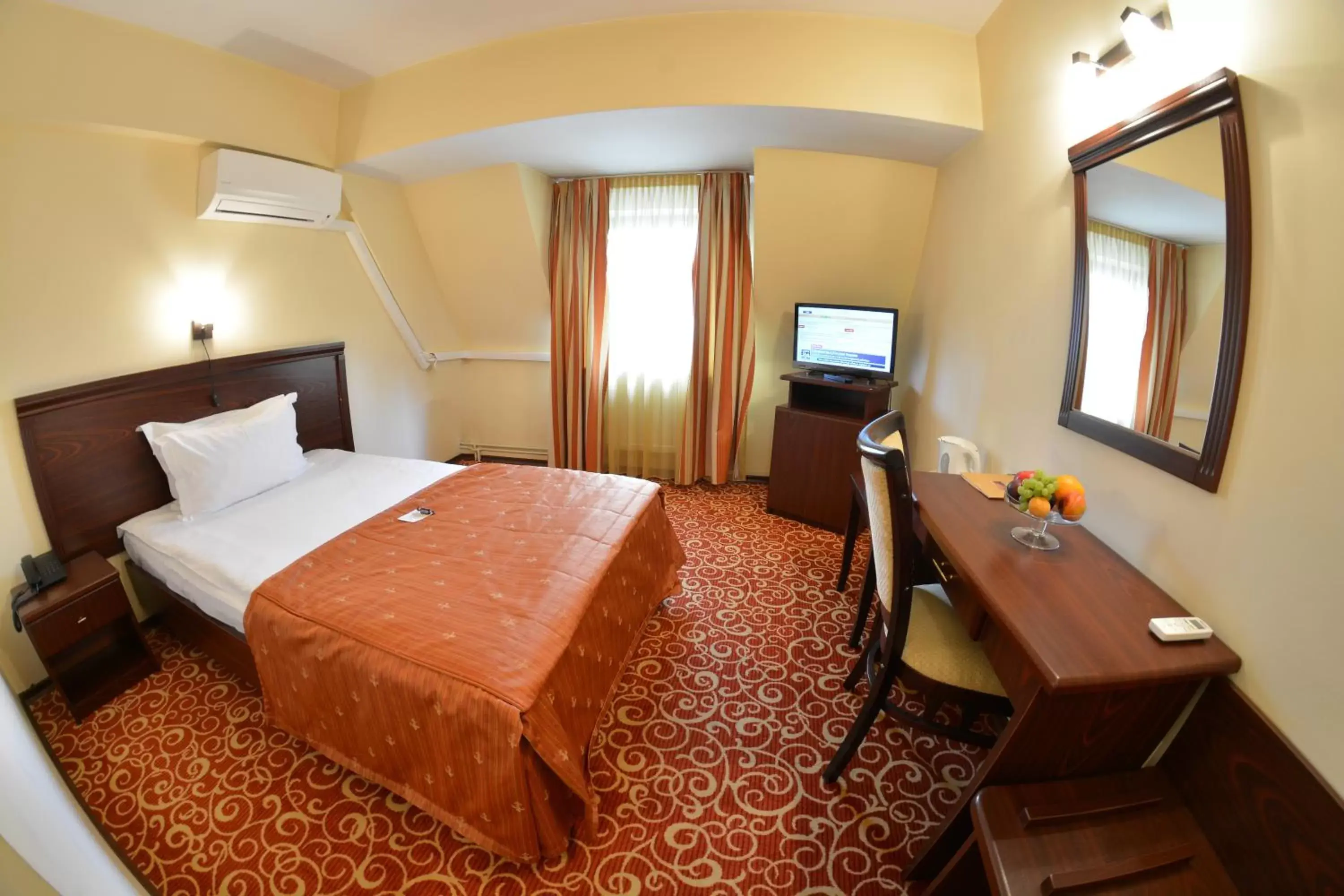 Economy Single Room in Hotel Central Economy Single Room in Hotel Central