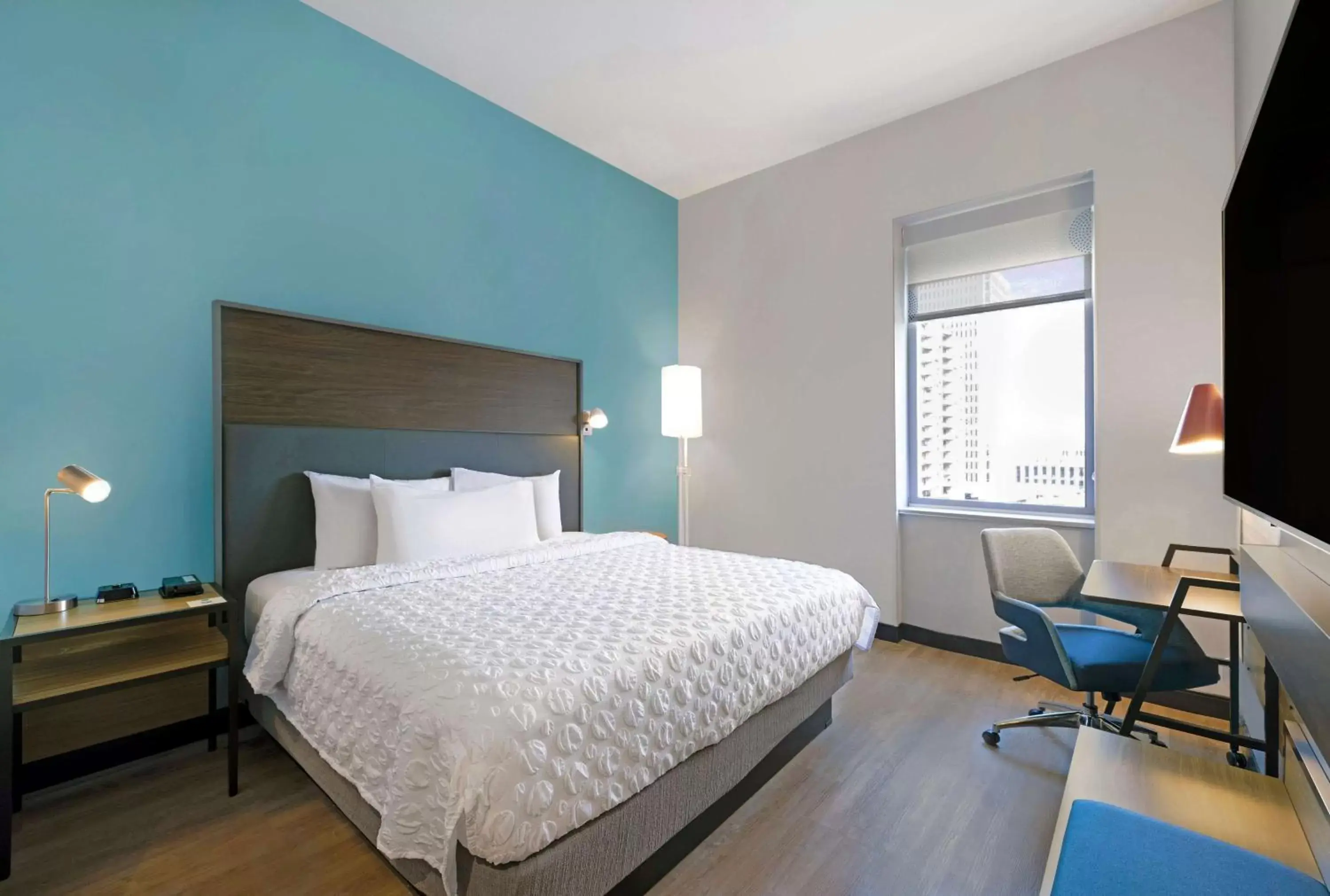 King Room with Bath Tub - Mobility Access in Tru By Hilton Minneapolis Downtown King Room with Bath Tub - Mobility Access in Tru By Hilton Minneapolis Downtown