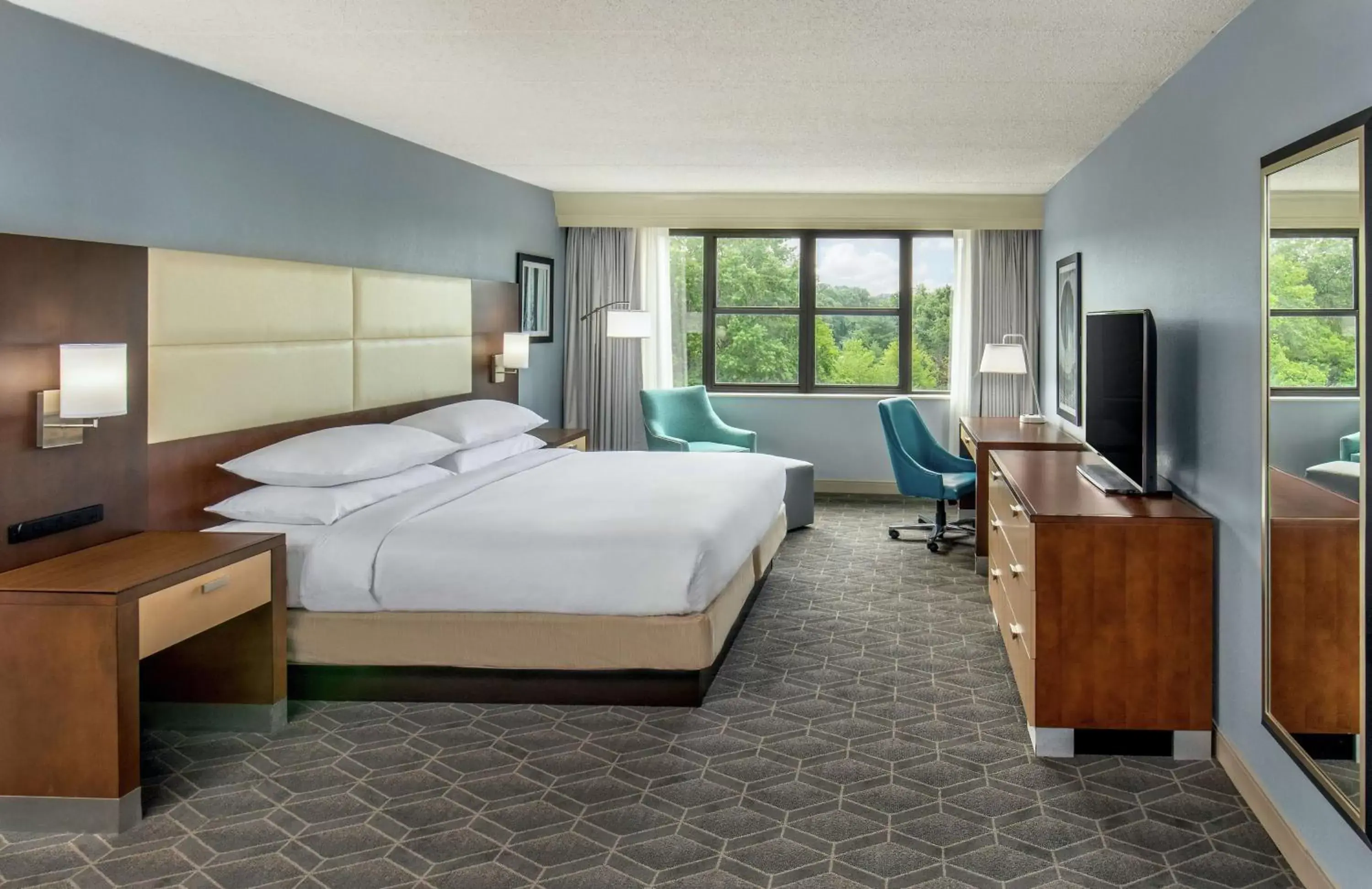 Deluxe King Studio in DoubleTree by Hilton Columbia Deluxe King Studio in DoubleTree by Hilton Columbia