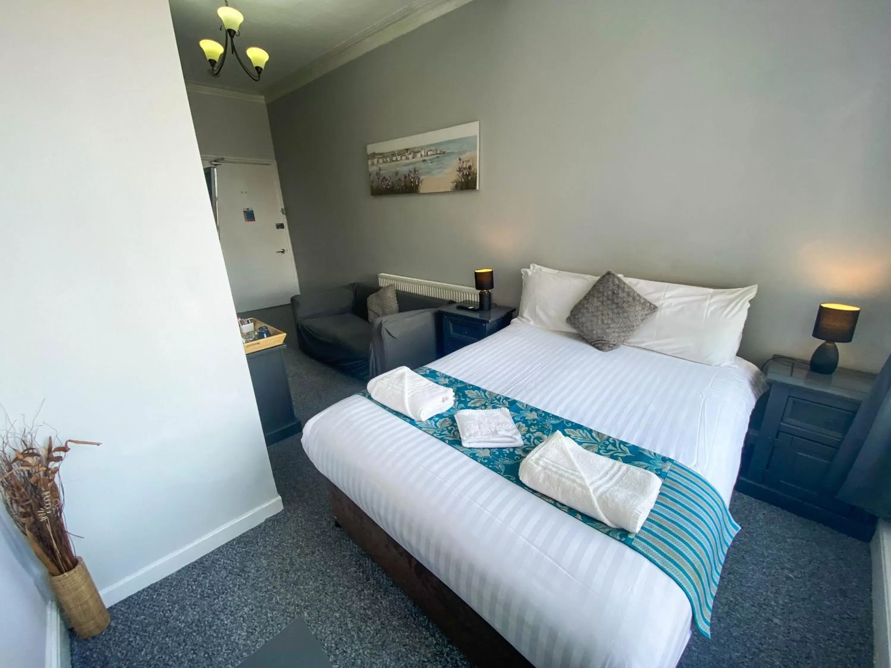 Double Room in The Broadway Hotel Double Room in The Broadway Hotel