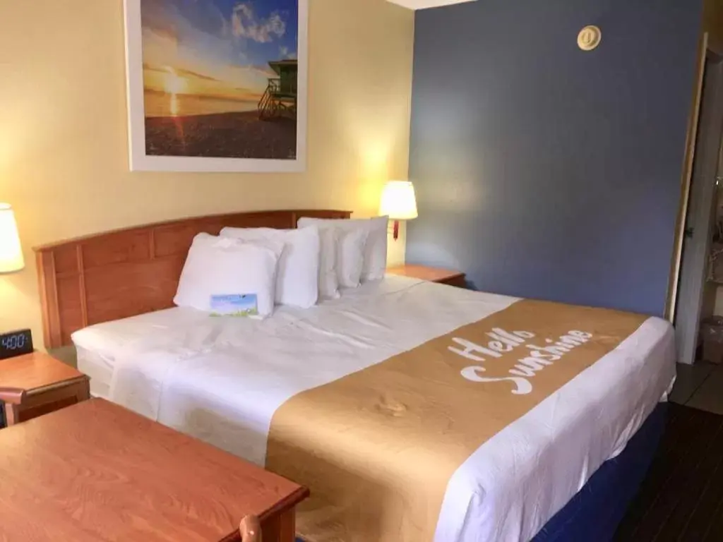 Standard King Room - Smoking in Days Inn by Wyndham Spartanburg Waccamaw Standard King Room - Smoking in Days Inn by Wyndham Spartanburg Waccamaw