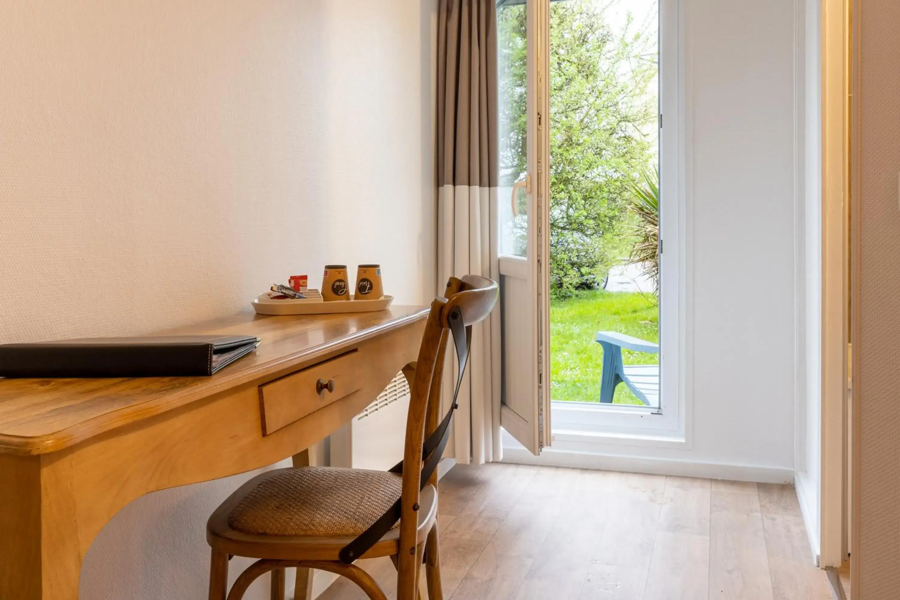 Standard Twin Room in Sure Hotel by Best Western Plaisir Standard Twin Room in Sure Hotel by Best Western Plaisir