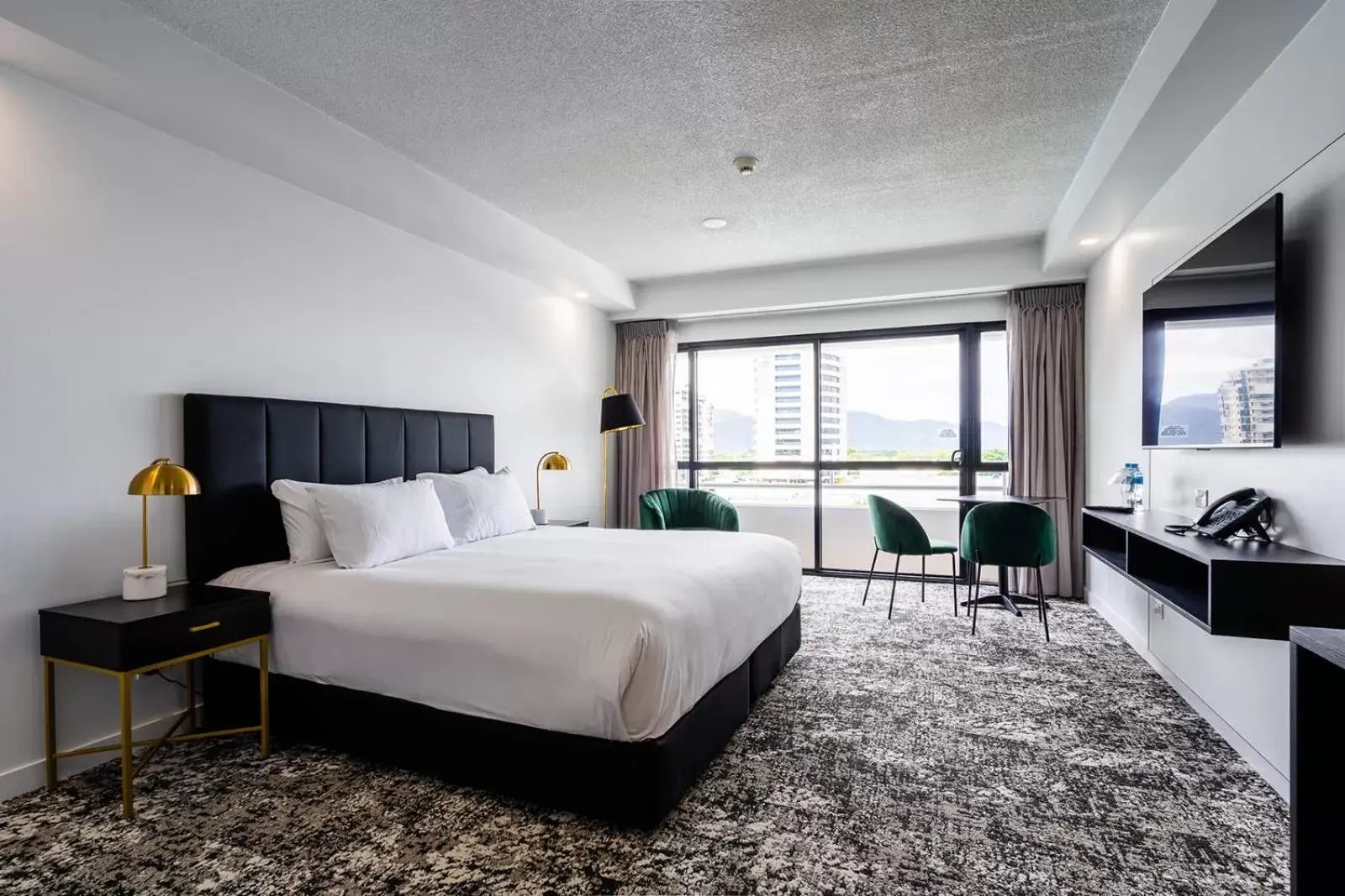 Superior King Room with Views in The Benson Hotel Superior King Room with Views in The Benson Hotel