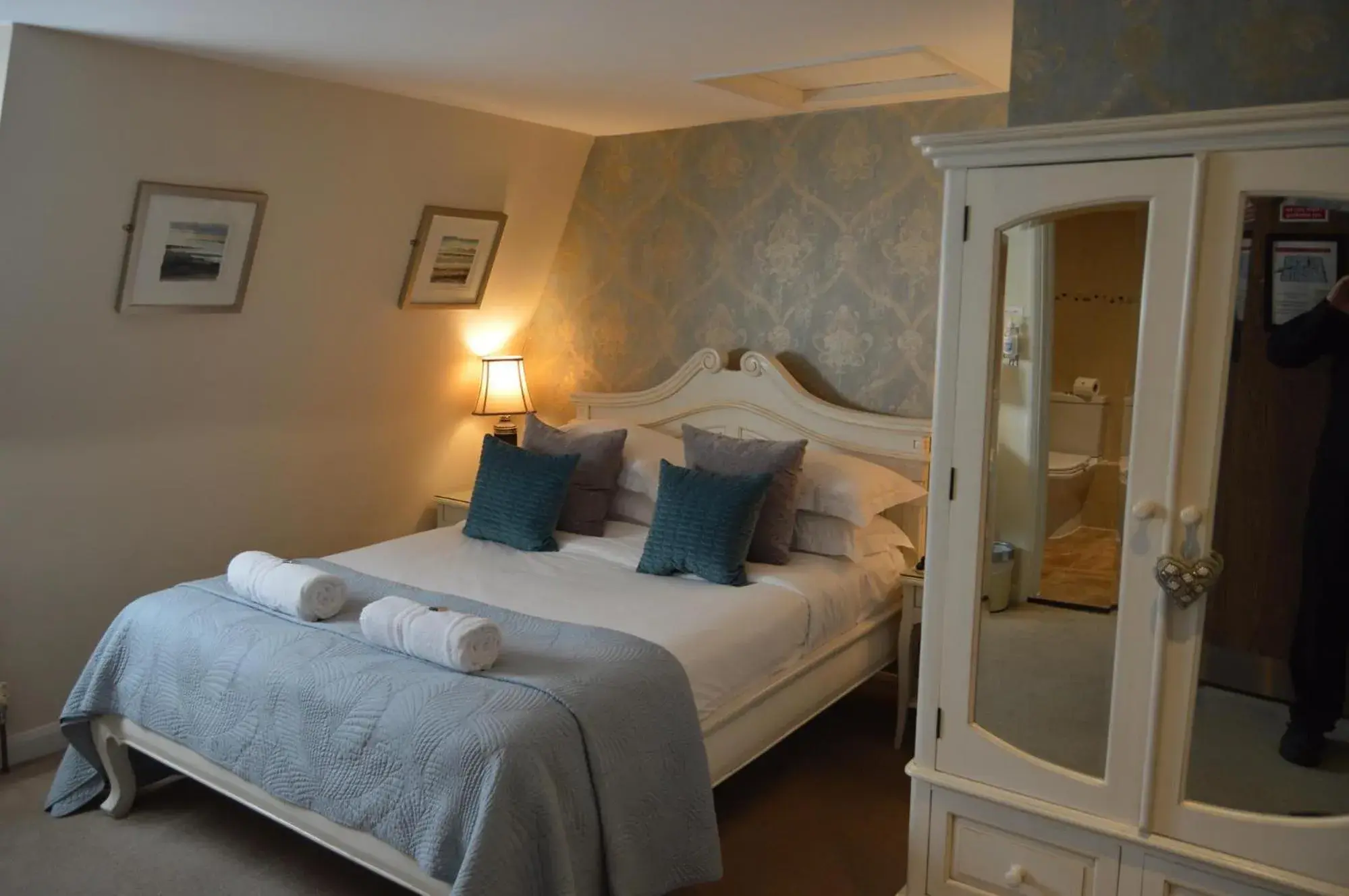 Deluxe King Room in Le Bouchon Brasserie & Hotel Deluxe King Room in Le Bouchon Brasserie & Hotel