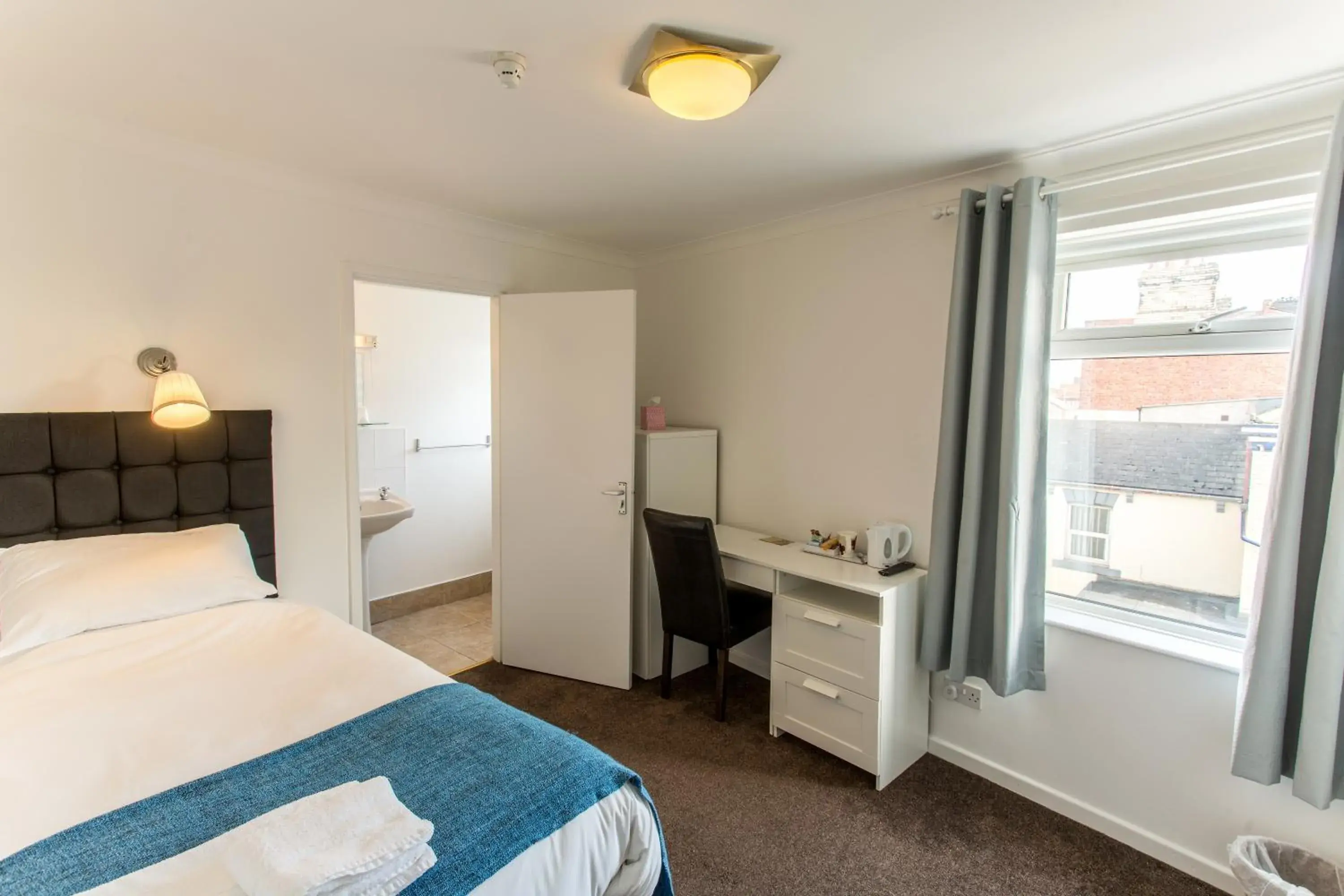 Standard Double Room in OYO The Douglas Hotel Standard Double Room in OYO The Douglas Hotel