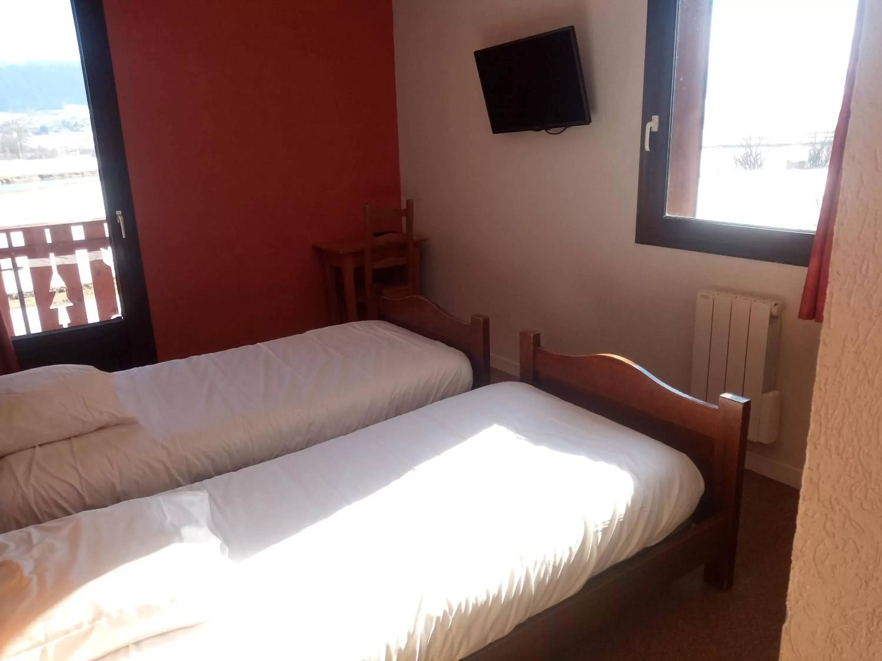 Triple Room with Shared Bathroom in Espace Morteau Triple Room with Shared Bathroom in Espace Morteau