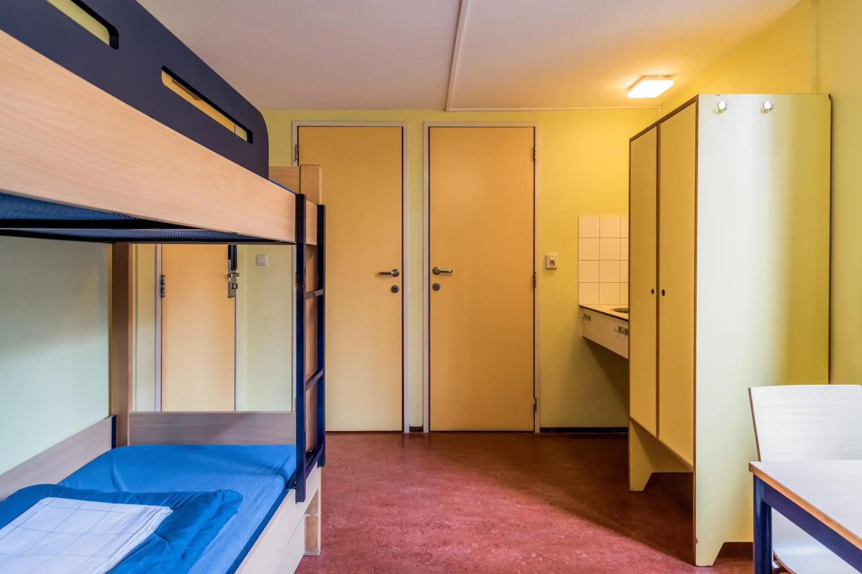 Bed in 4-Bed Mixed Room with Shower in Stayokay Hostel Apeldoorn Bed in 4-Bed Mixed Room with Shower in Stayokay Hostel Apeldoorn