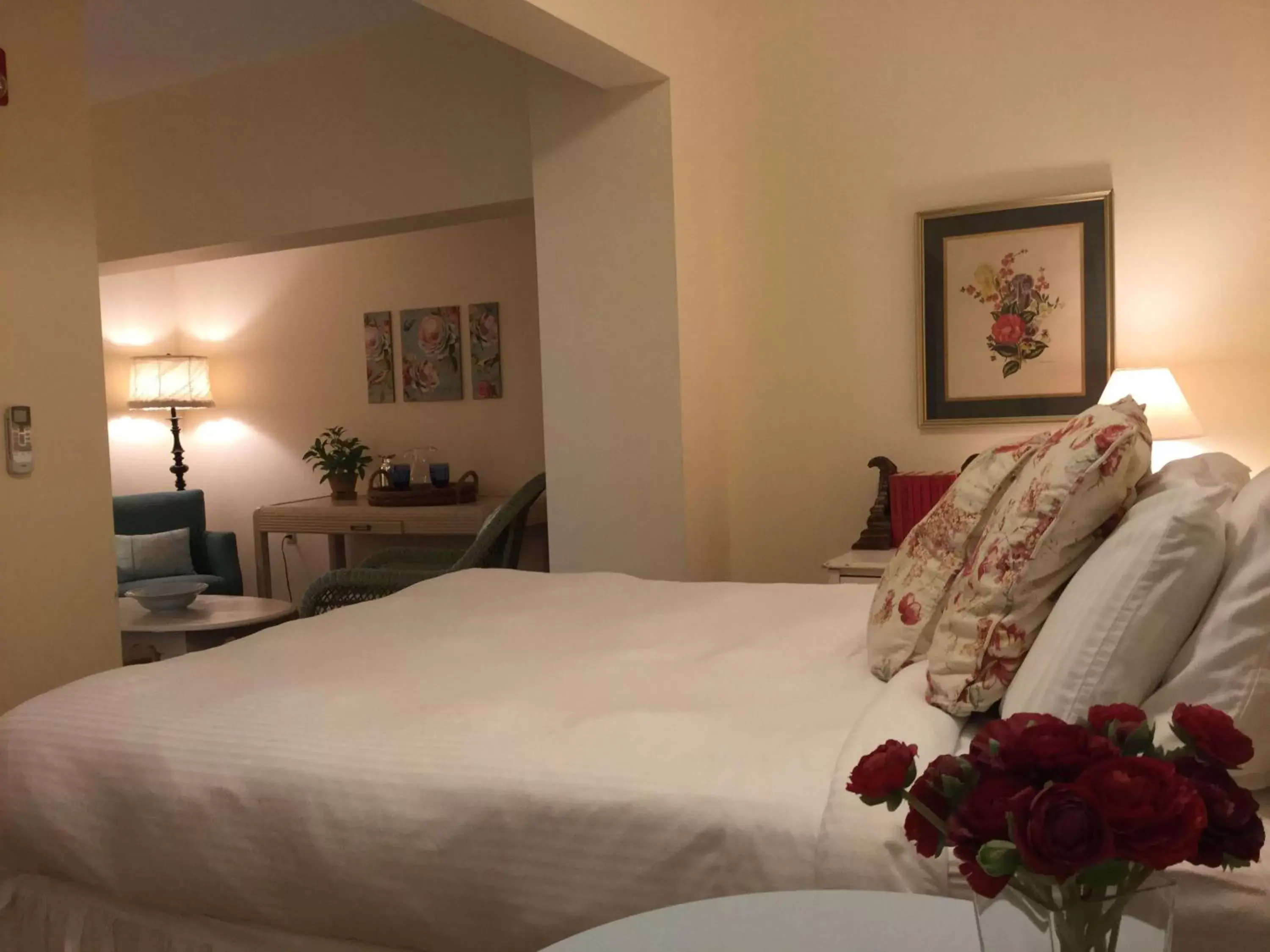 Deluxe Double Room in The Beach Rose Inn Deluxe Double Room in The Beach Rose Inn