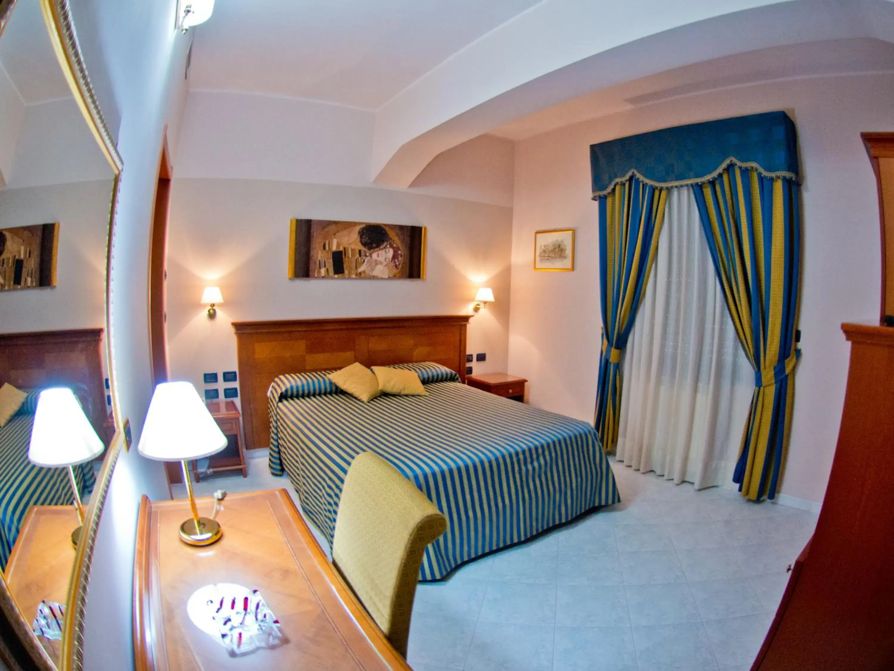 Economy Double Room in Hotel Niagara Economy Double Room in Hotel Niagara