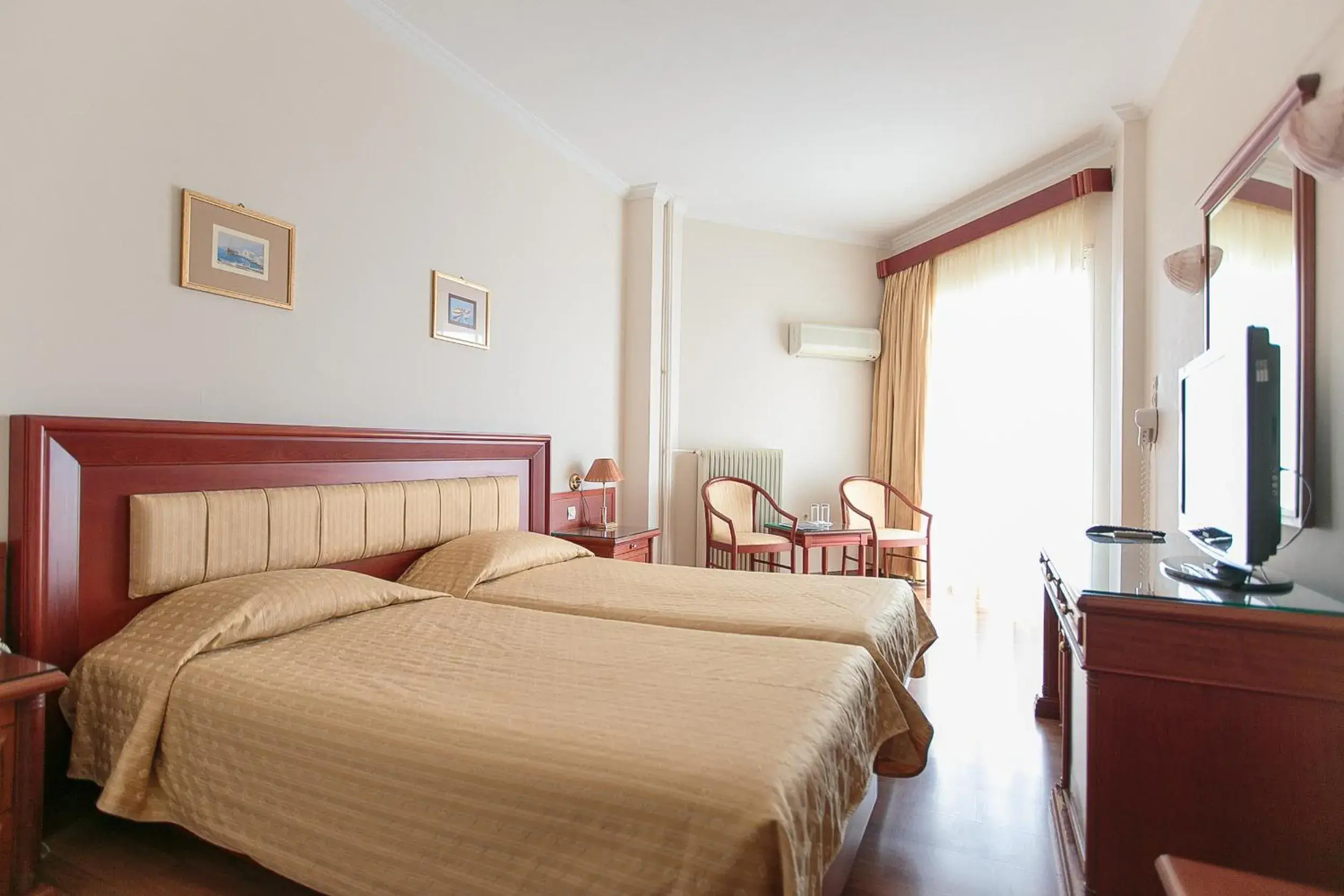Standard Twin Room with Sea View in Tzaki hotel & restaurant Patras Standard Twin Room with Sea View in Tzaki hotel & restaurant Patras