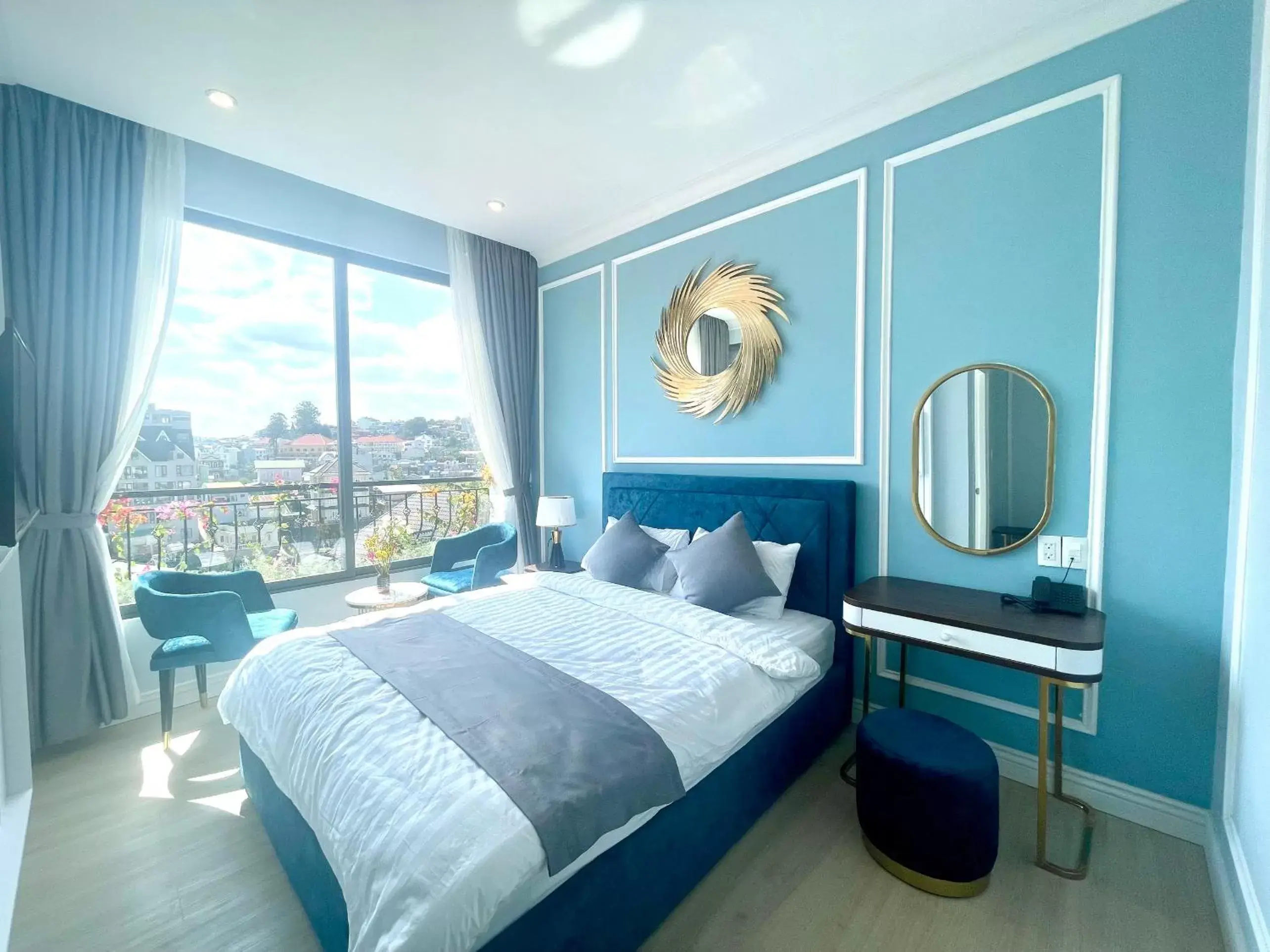 Queen Room with Balcony in An Nhi Hotel Queen Room with Balcony in An Nhi Hotel