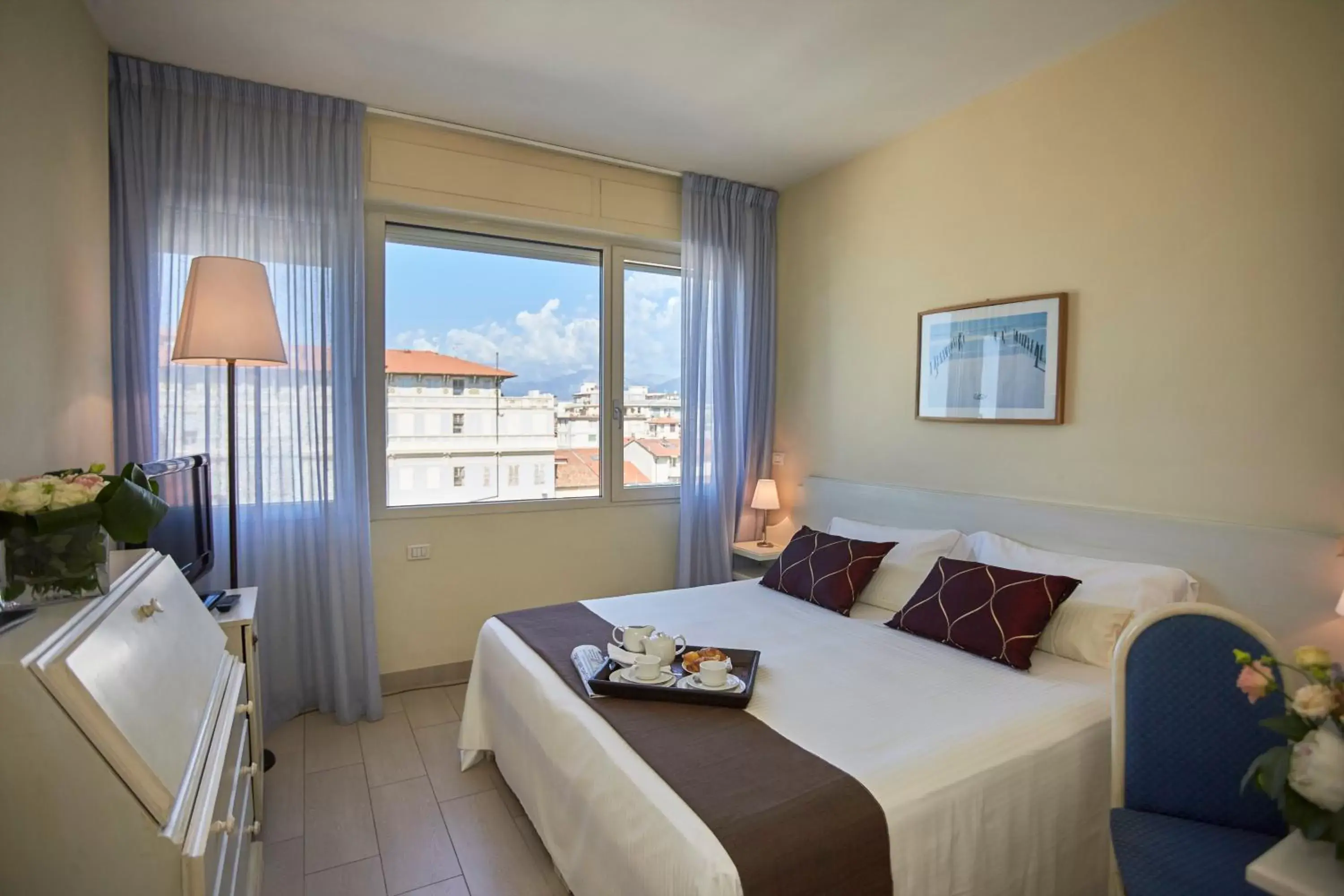 Basic Double Room in Hotel Sina Astor Basic Double Room in Hotel Sina Astor