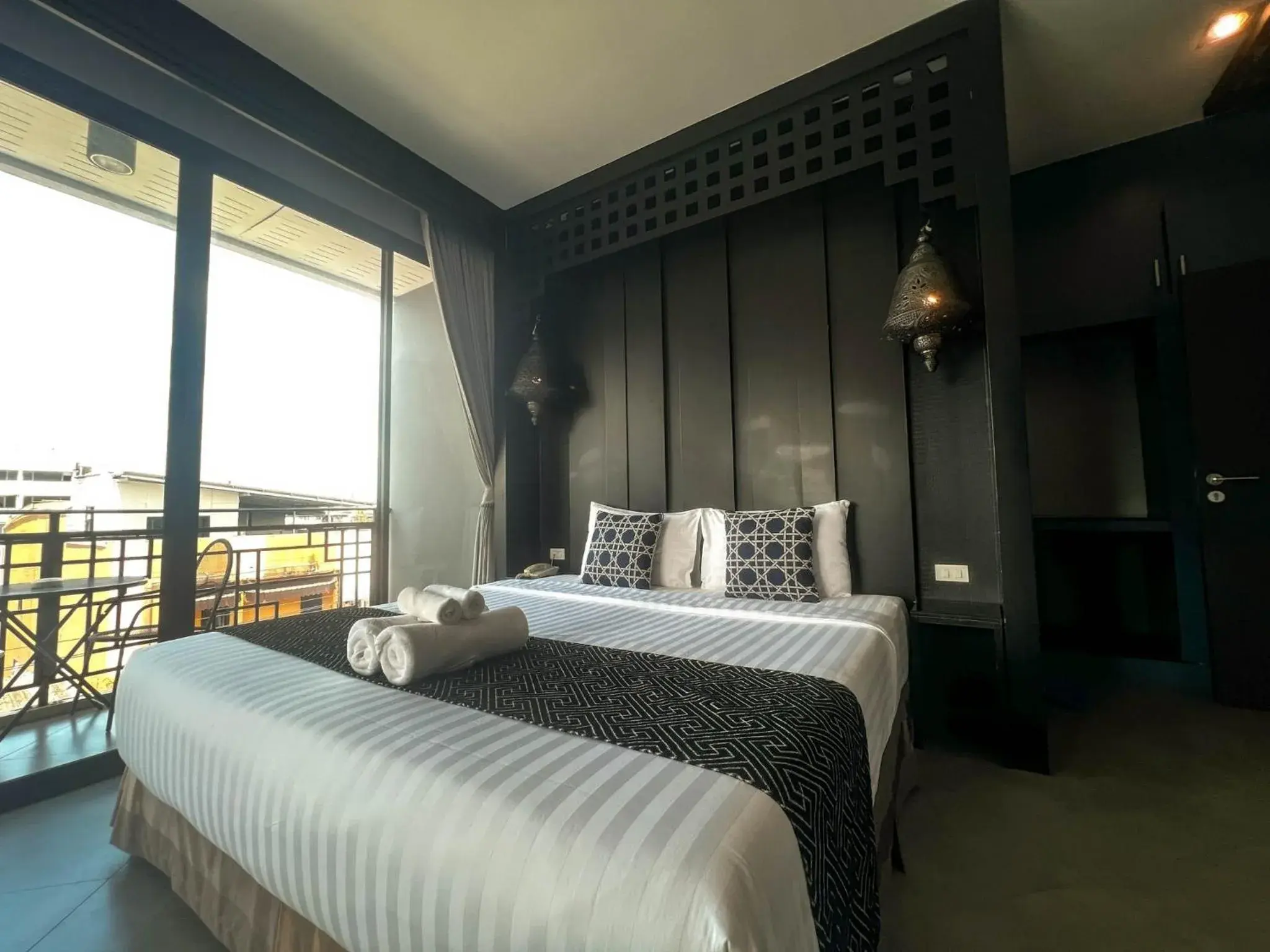 Superior King Room with River View in Srisawara Casa Hotel Superior King Room with River View in Srisawara Casa Hotel