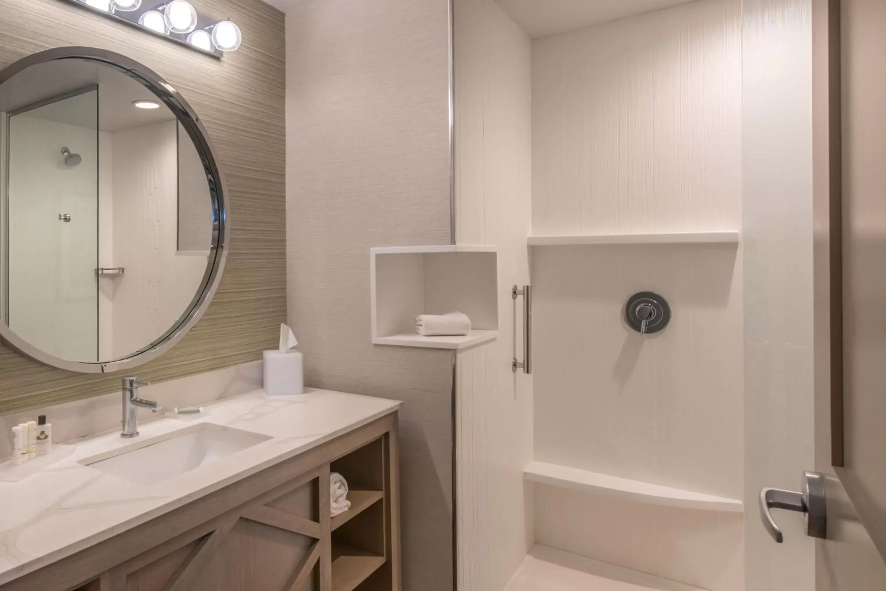 King Room in Courtyard by Marriott Jekyll Island King Room in Courtyard by Marriott Jekyll Island