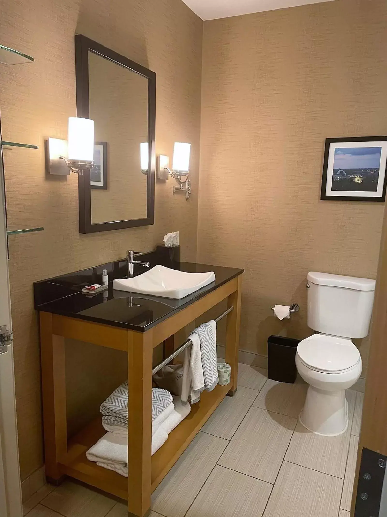 1 King Bed, Mobility/Hearing Accessible Suite, Bathtub w/ Grab Bars, Non-Smoking in Wyndham Avon 1 King Bed, Mobility/Hearing Accessible Suite, Bathtub w/ Grab Bars, Non-Smoking in Wyndham Avon