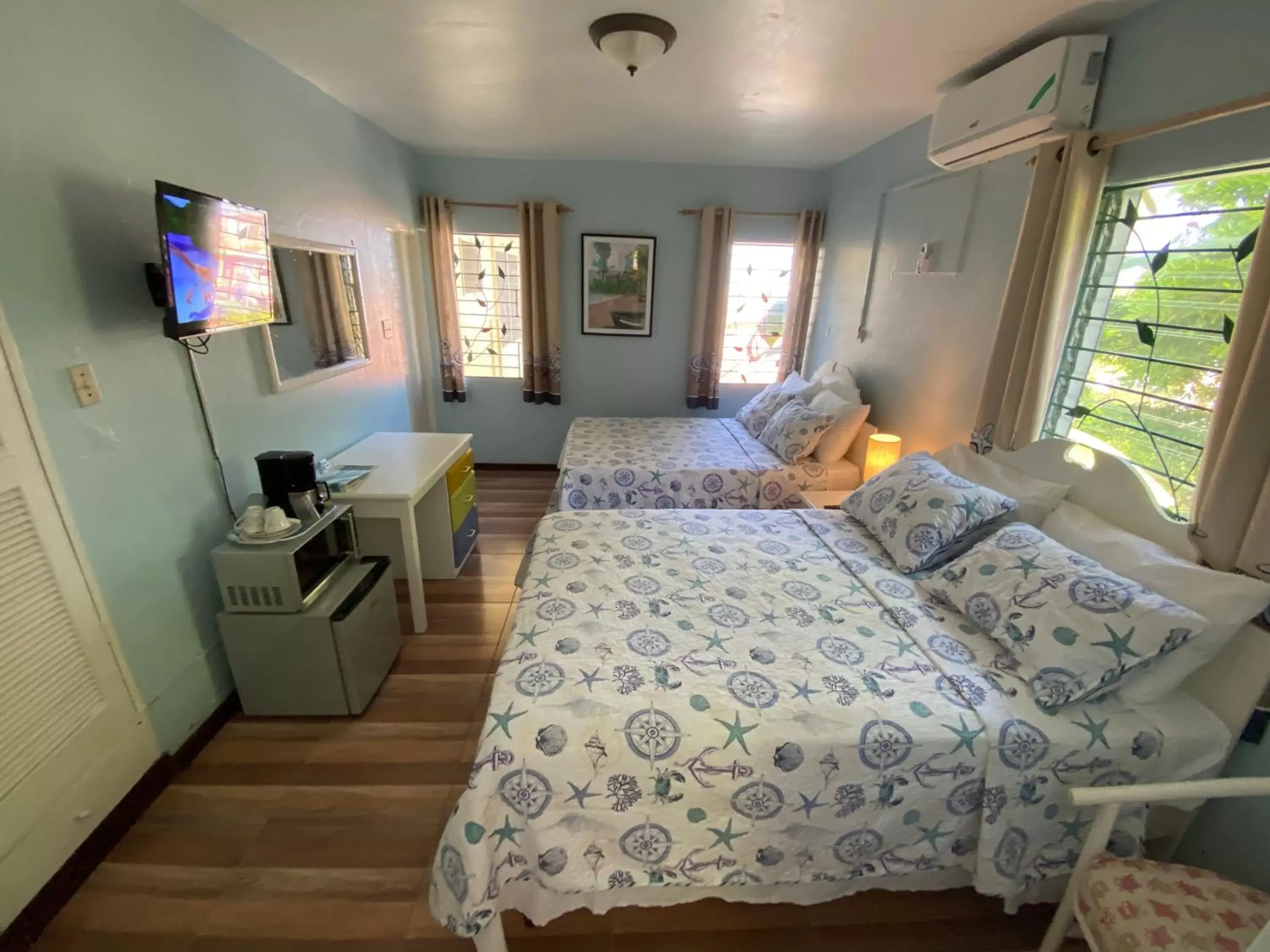 Deluxe Queen Room with Two Queen Beds in The Blue Orchid B&B Deluxe Queen Room with Two Queen Beds in The Blue Orchid B&B