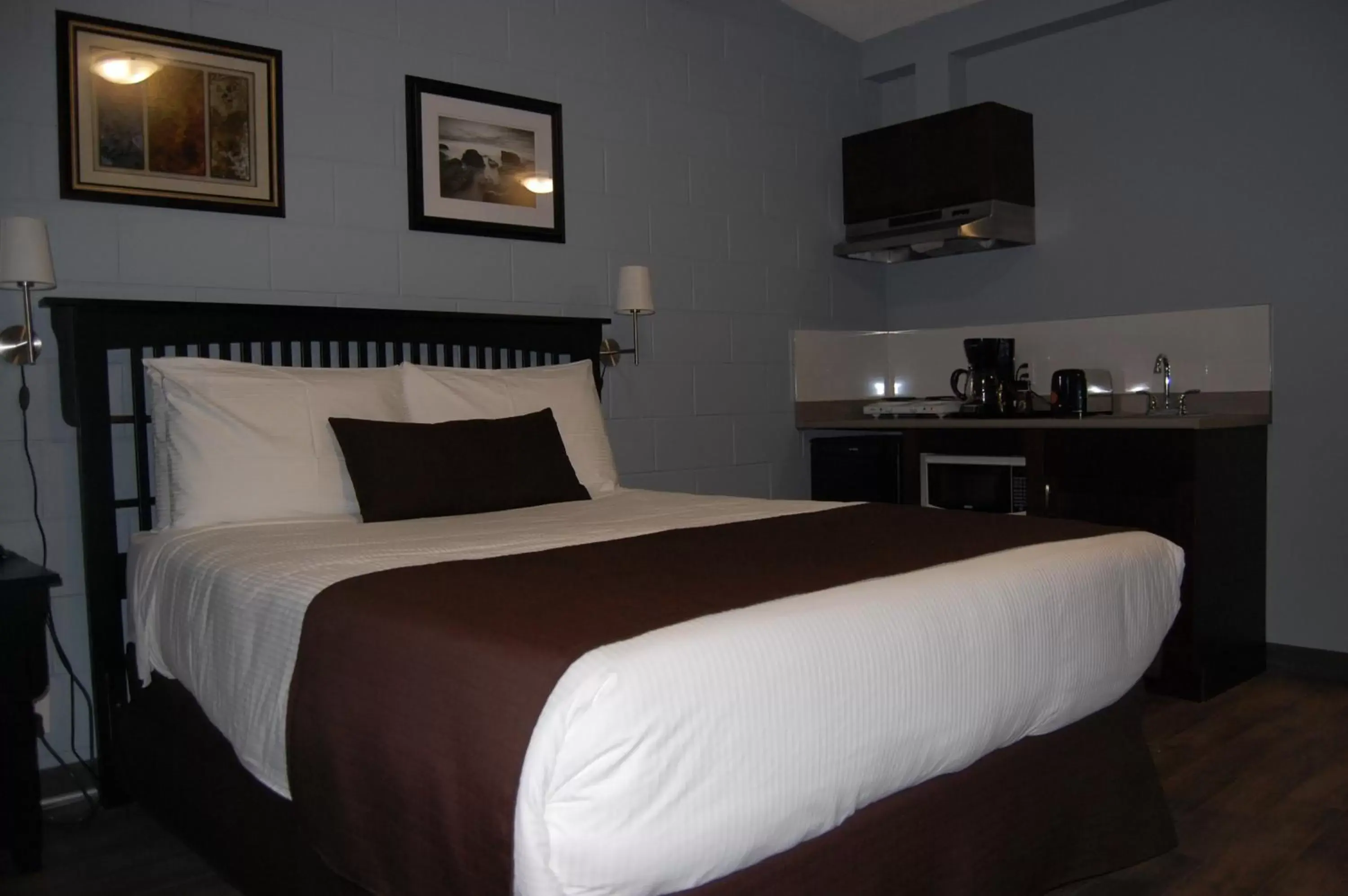 Deluxe Queen Room with Kitchenette in Rest Inn Deluxe Queen Room with Kitchenette in Rest Inn